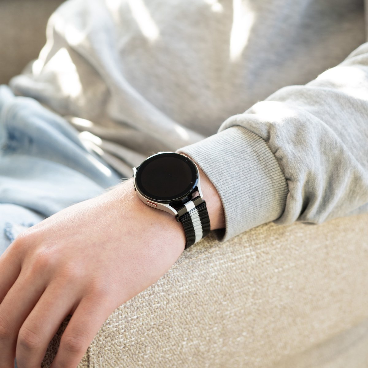 Samsung Galaxy Watch 4 40mm Milanese Strap (Black/White)