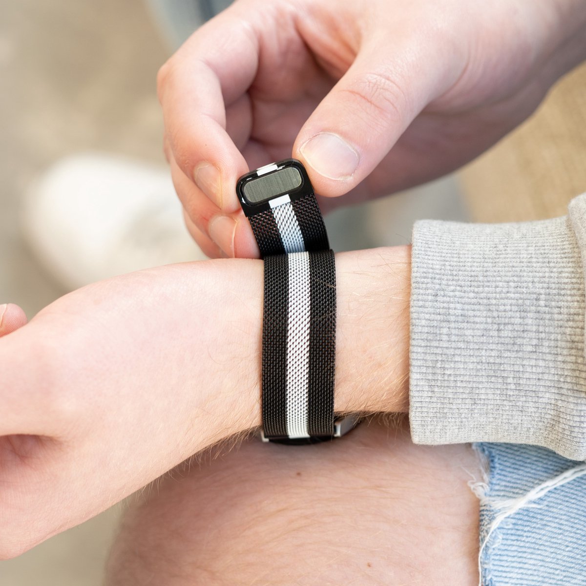 Samsung Galaxy Watch 4 40mm Milanese Strap (Black/White)