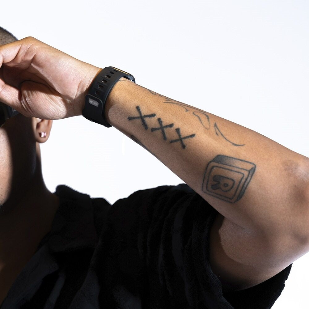 BALR. Correa de silicona Outdoor Apple Watch (negra)