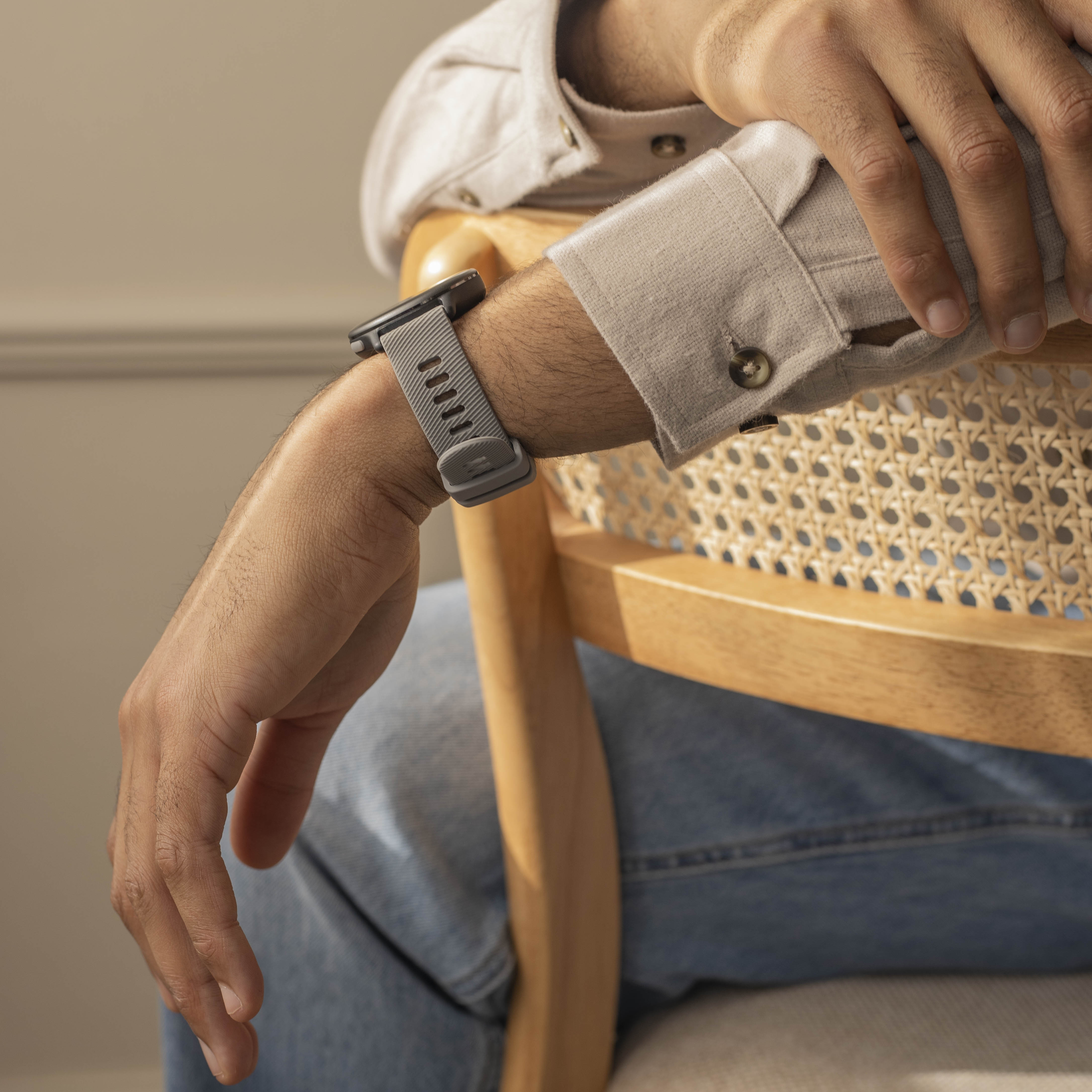 Garmin Forerunner 570 - 42mm Silicone Strap (Light Grey)