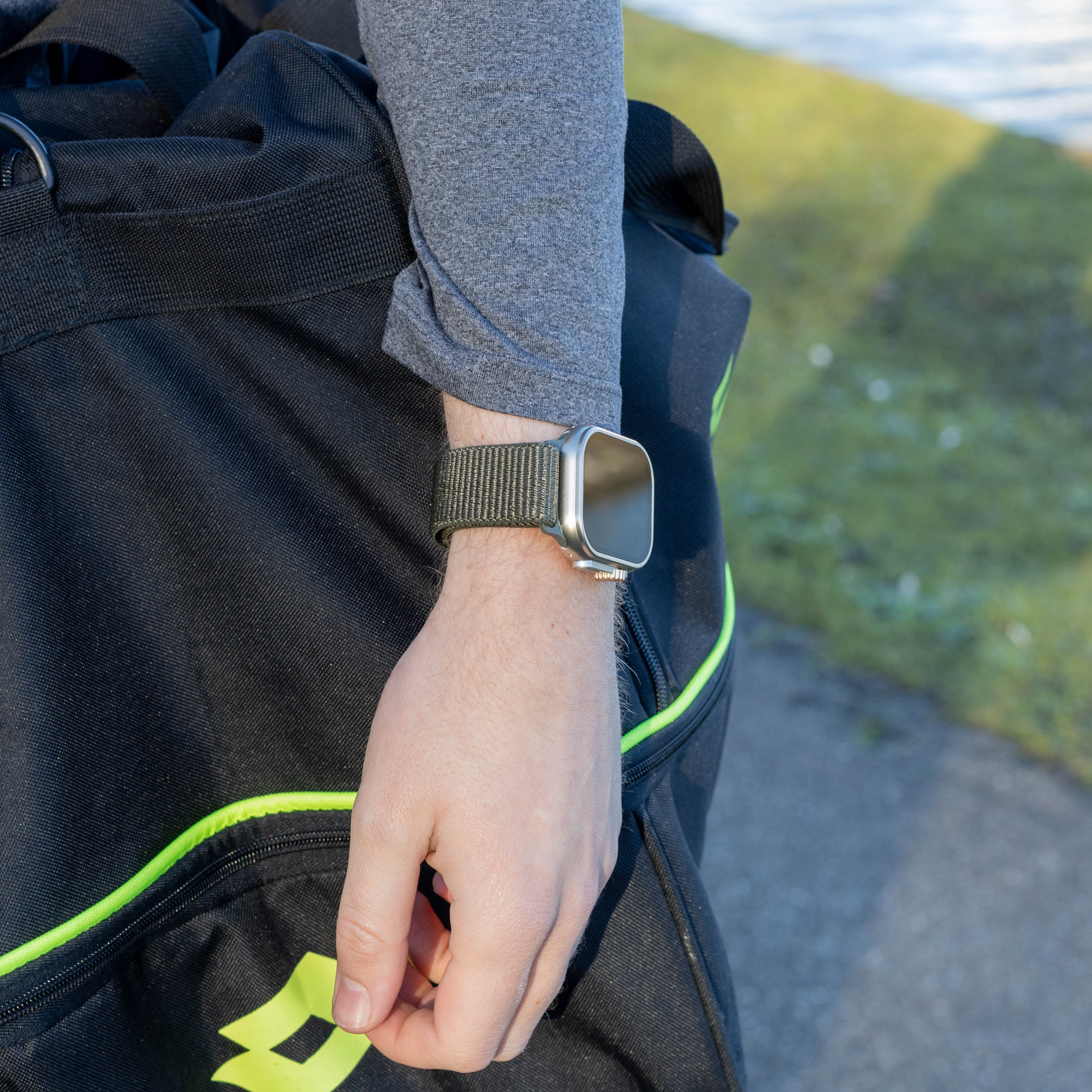 Bandz Correa nylon 'clásico' con P-buckle Apple Watch (verde militair)