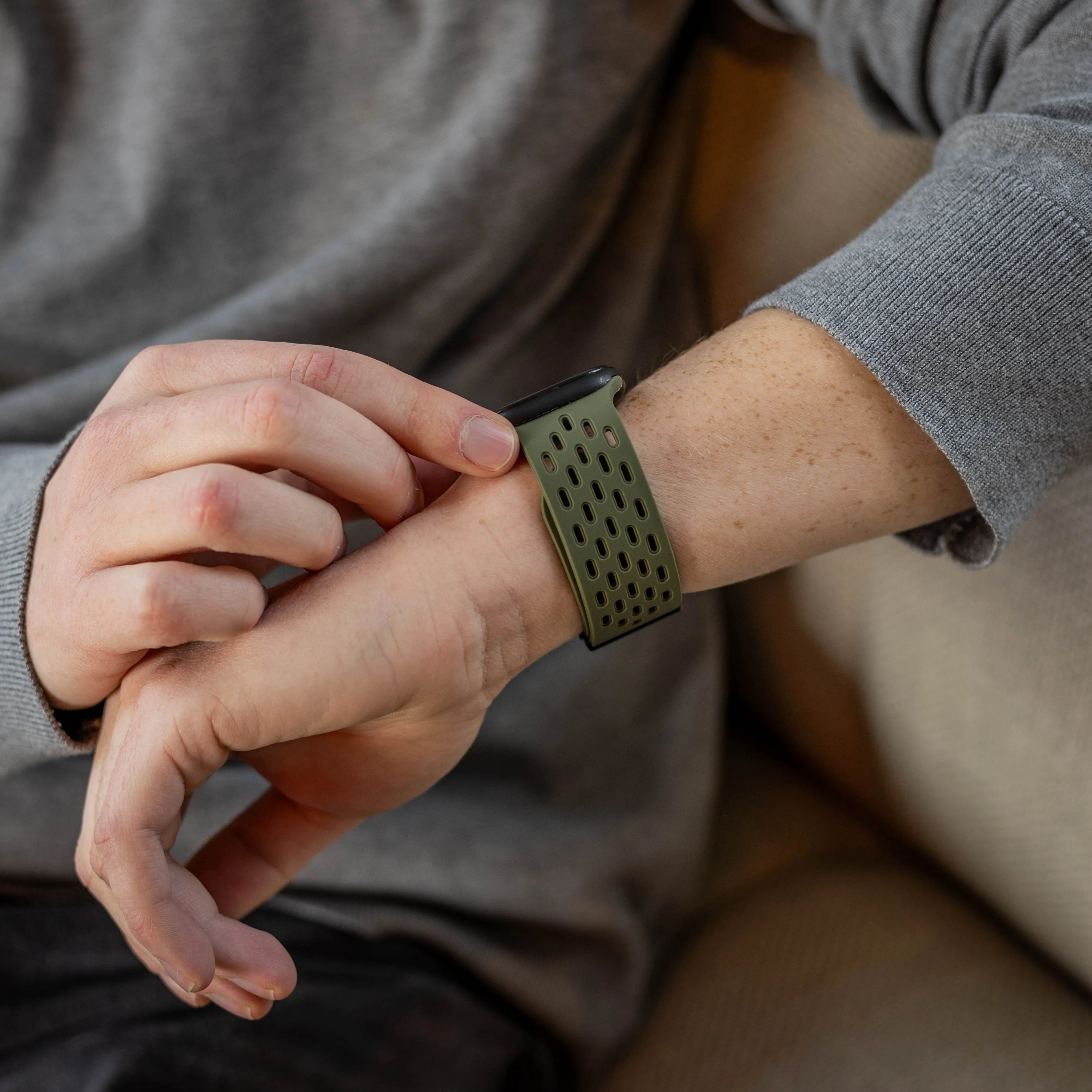 Correa silicona air con P-buckle Apple Watch (verde militar)