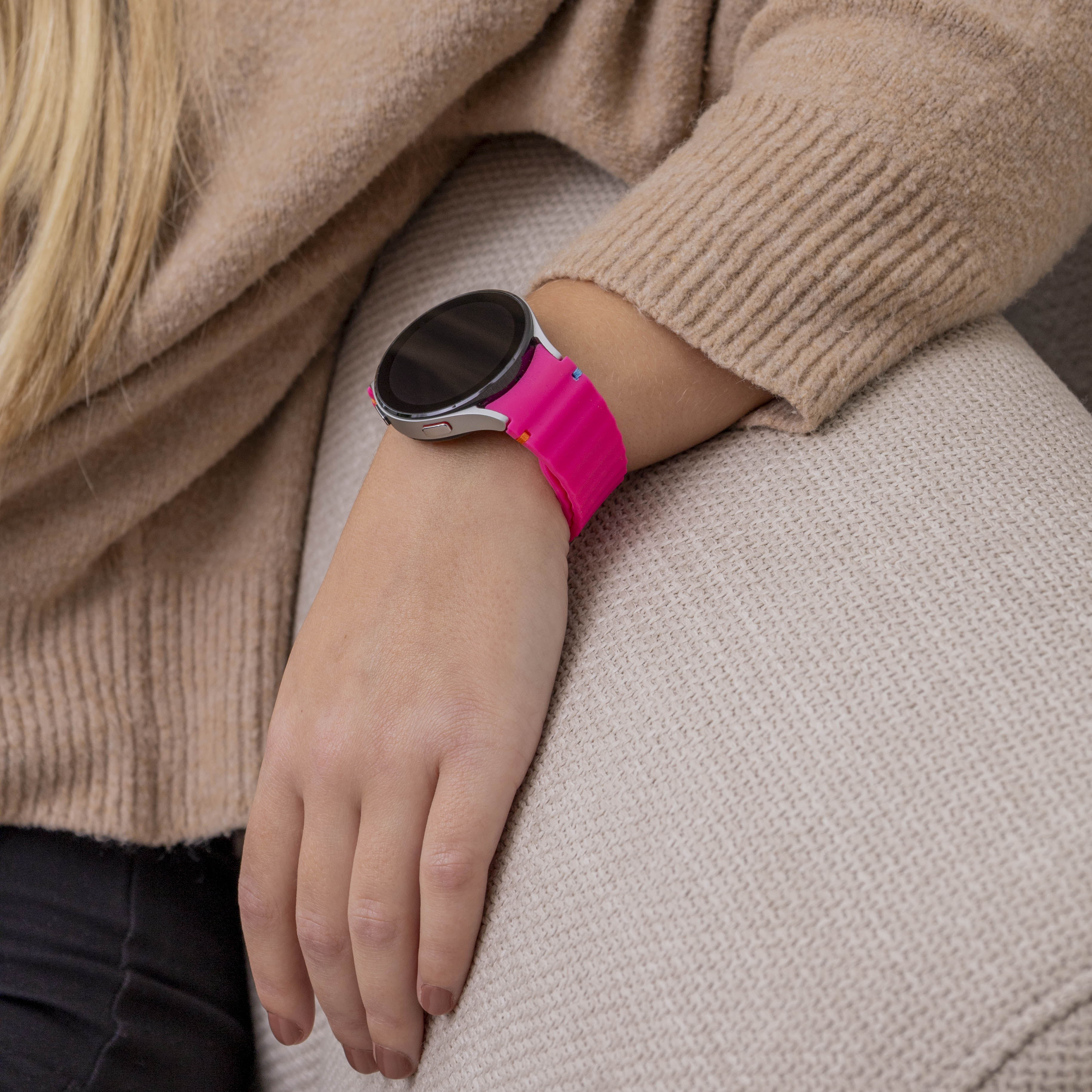 Samsung Galaxy Watch 7 - 44mm Wave Strap (Bright Pink)