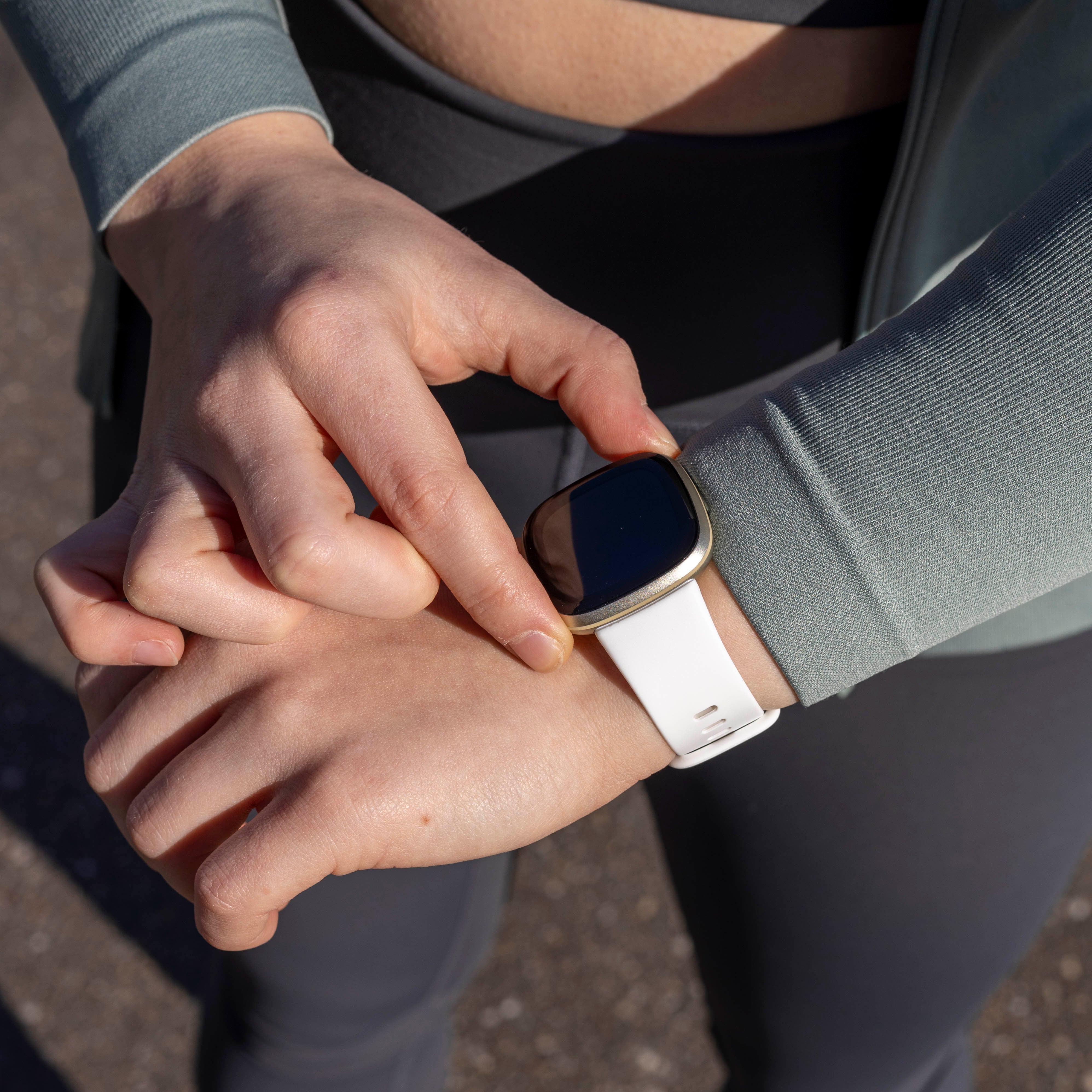 Correa silicona clásica Fitbit Sense 2 (blanco)