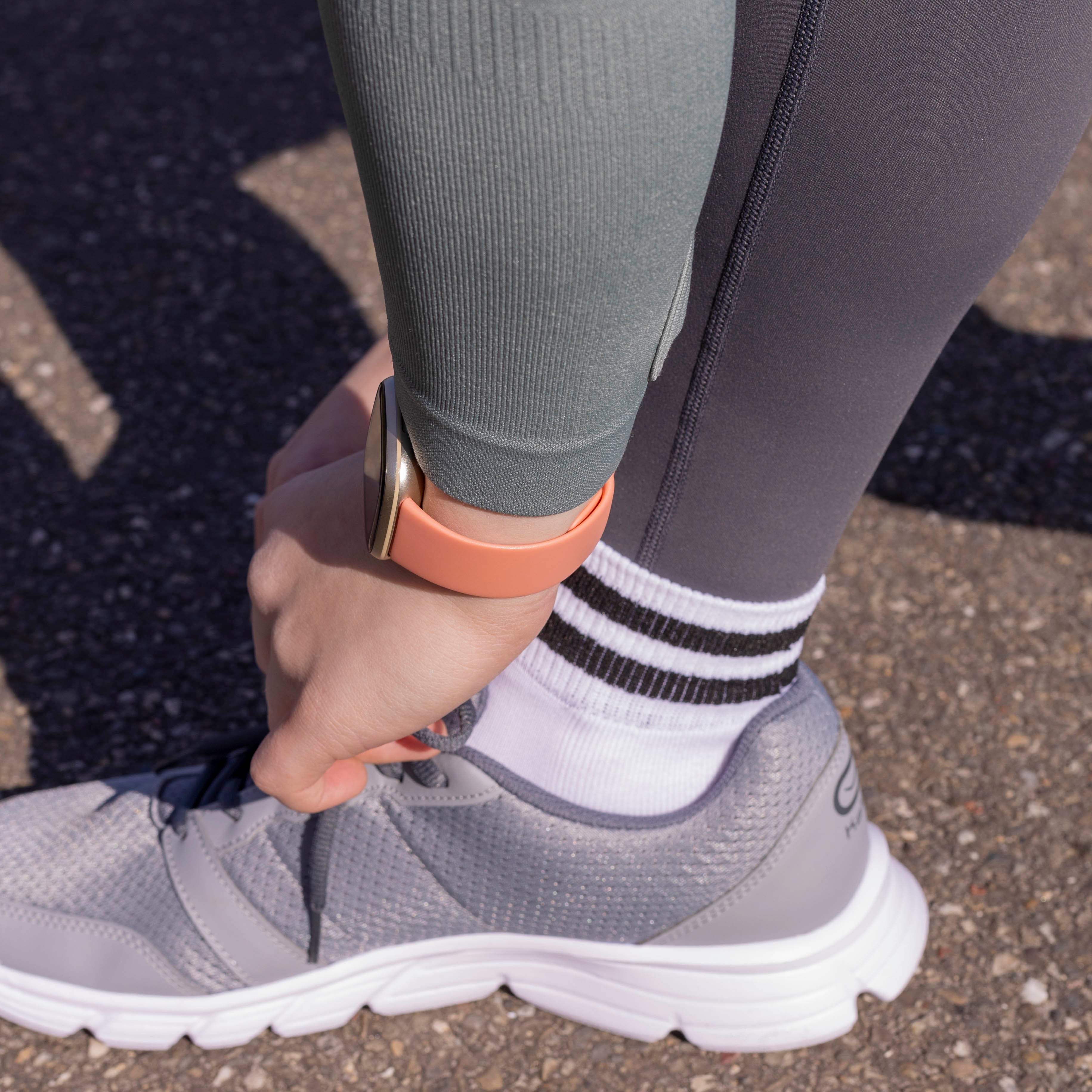 Correa silicona clásica Fitbit Versa 4 (rosa)