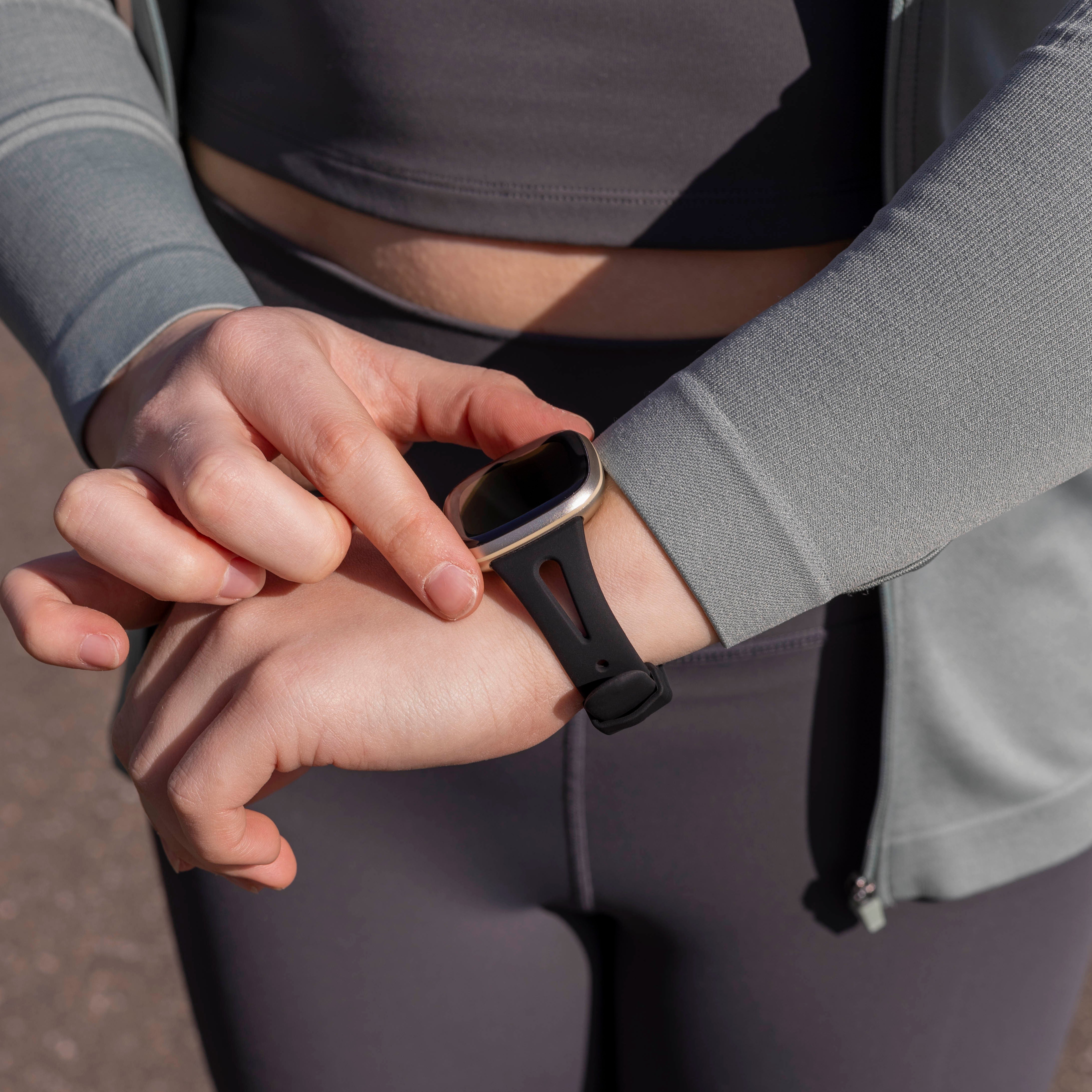 Correa silicona lujo Fitbit Versa 4 (negro)