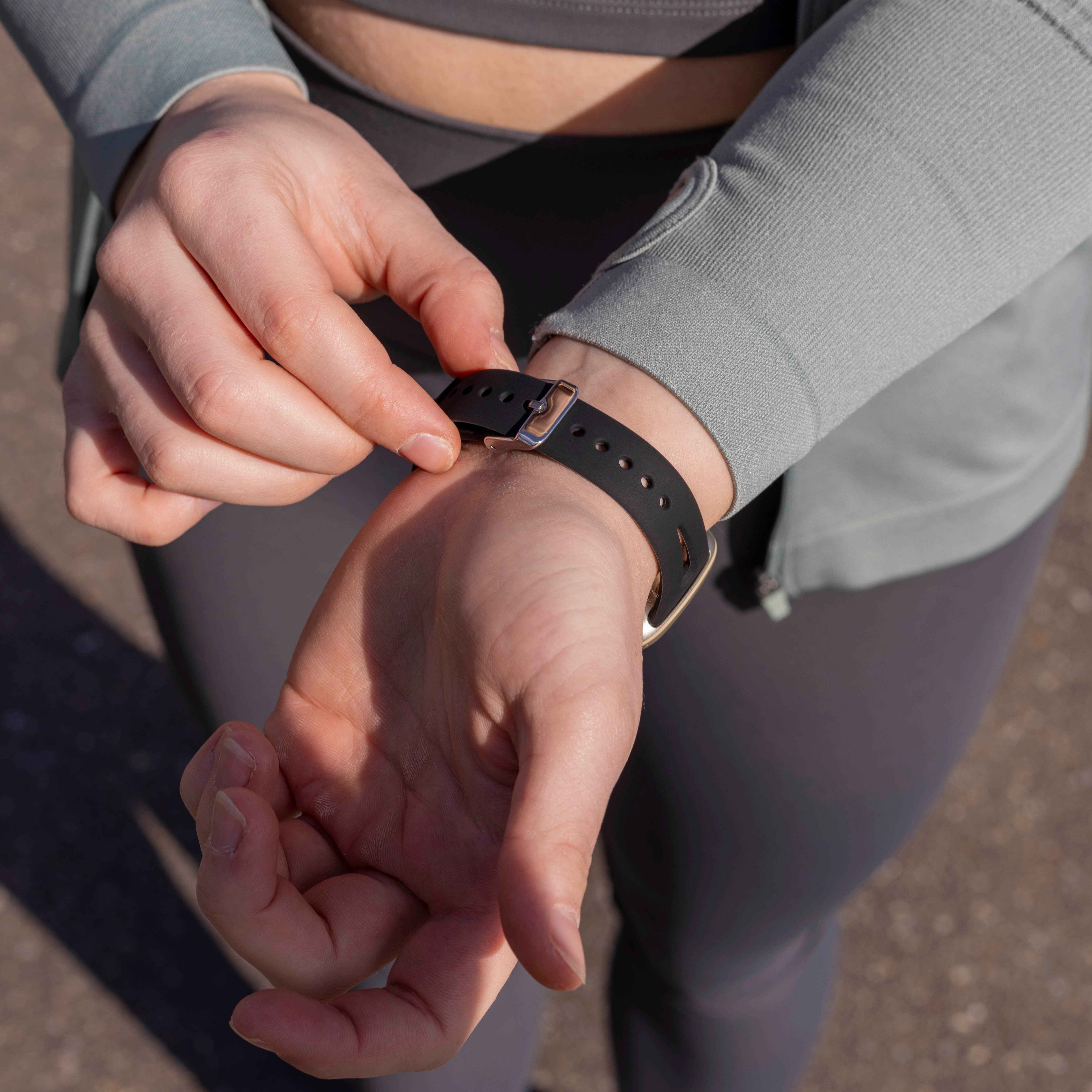 Correa silicona de lujo Fitbit Sense 2 (negro)