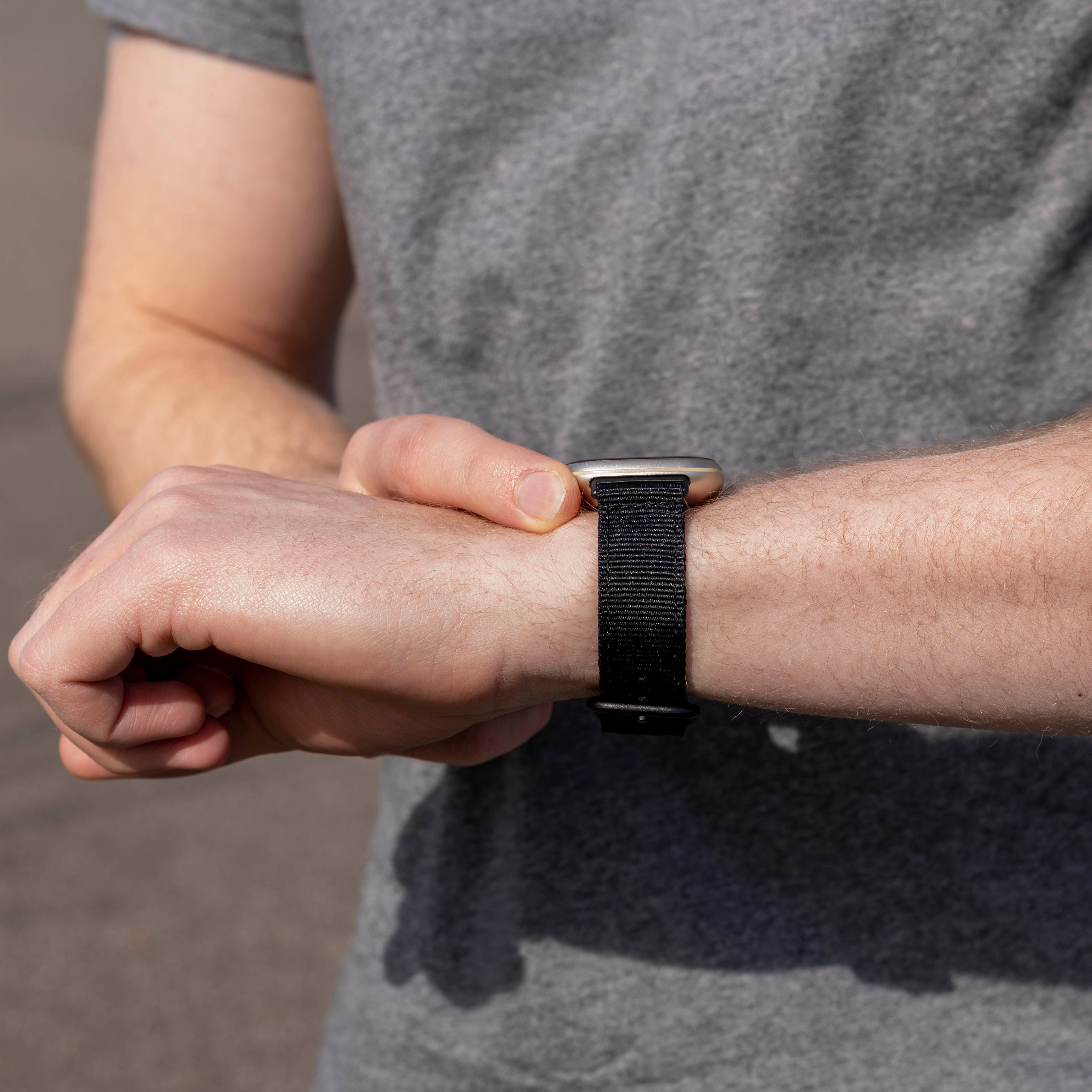 Correa nylon con hebilla Fitbit Sense (negro)