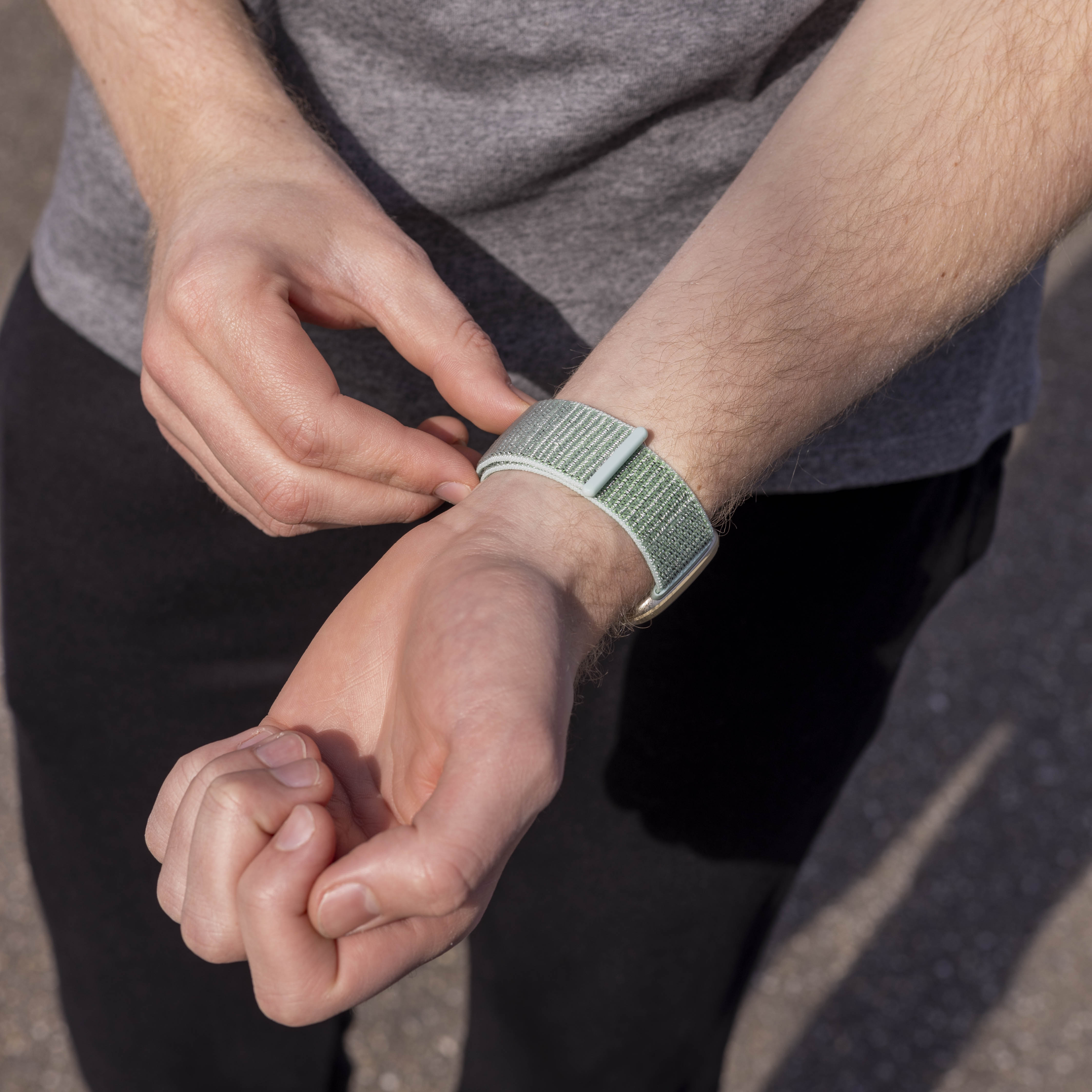 Correa nylon Fitbit Sense (verde menta)