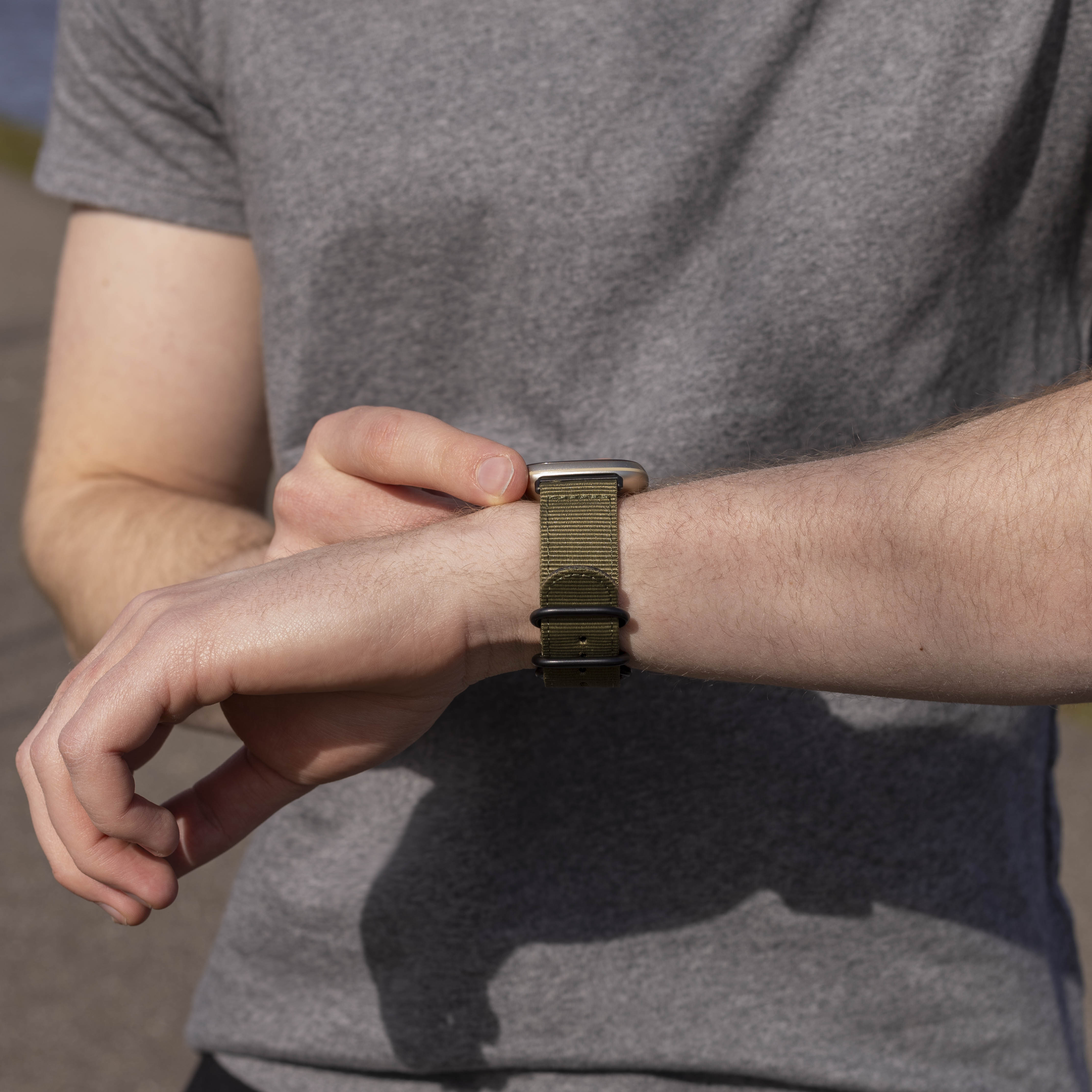 Correa nylon con hebilla Fitbit Versa 3 (verde)