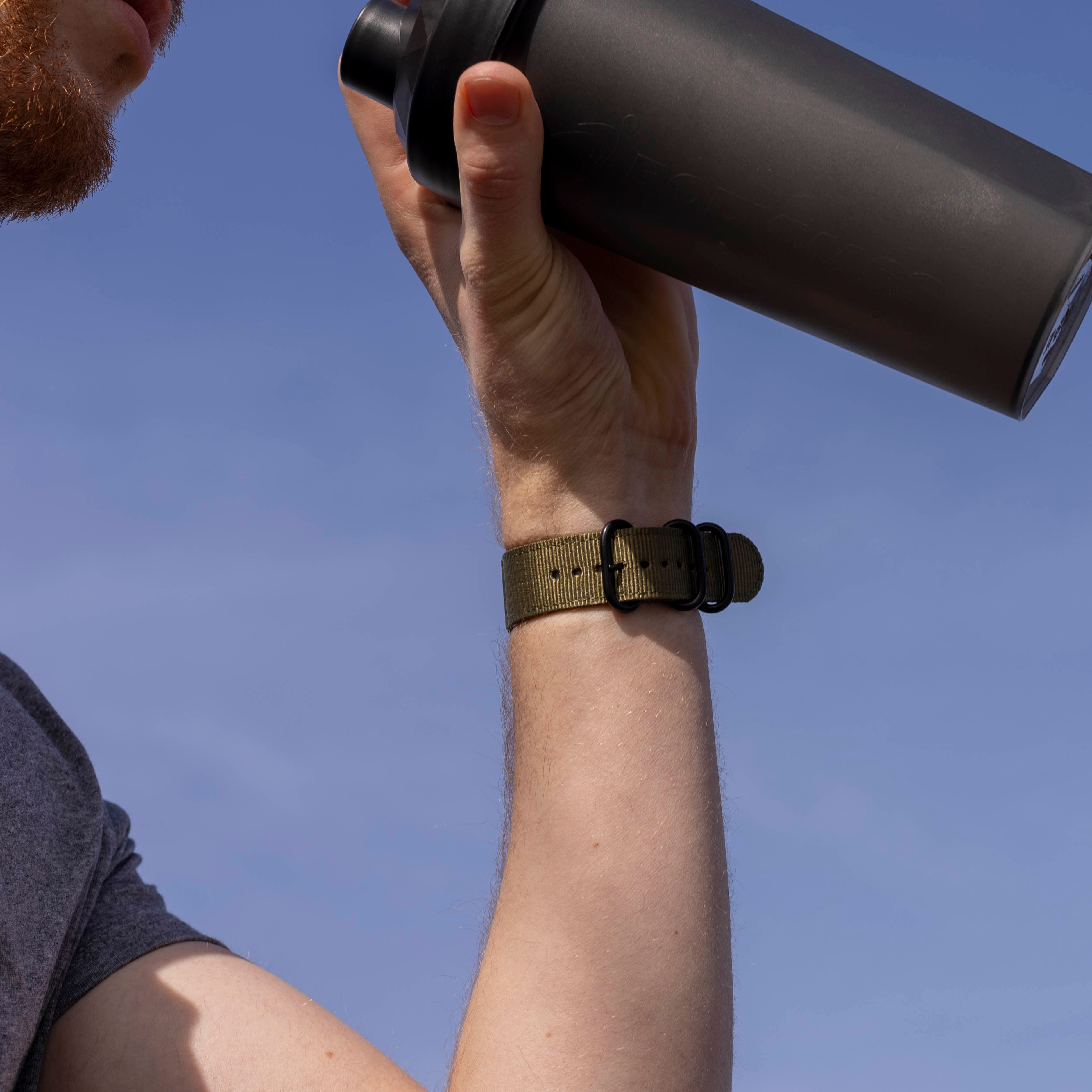 Correa nylon con hebilla Fitbit Sense (verde militar)