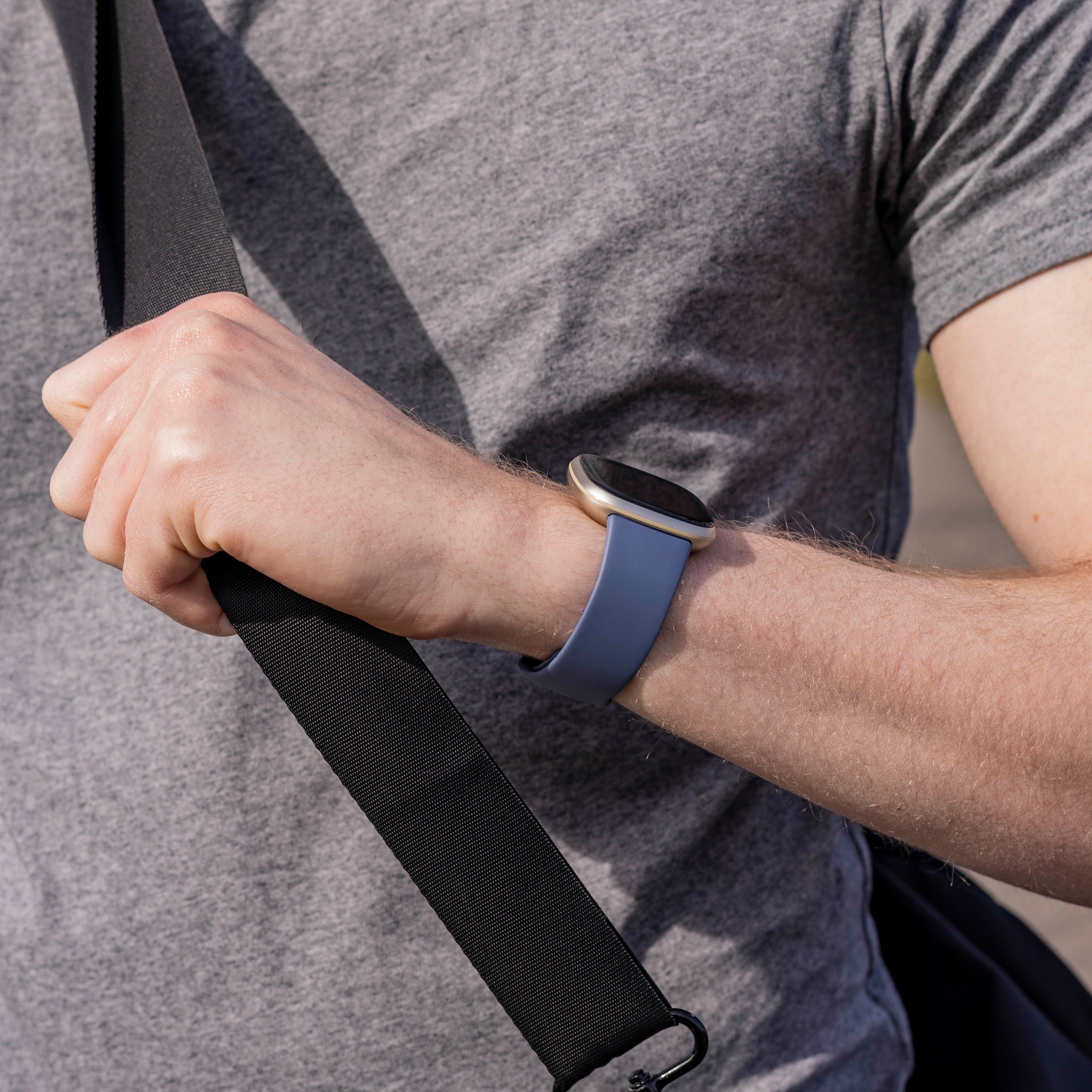 Correa silicona clásica Fitbit Versa 3 (gris azul)