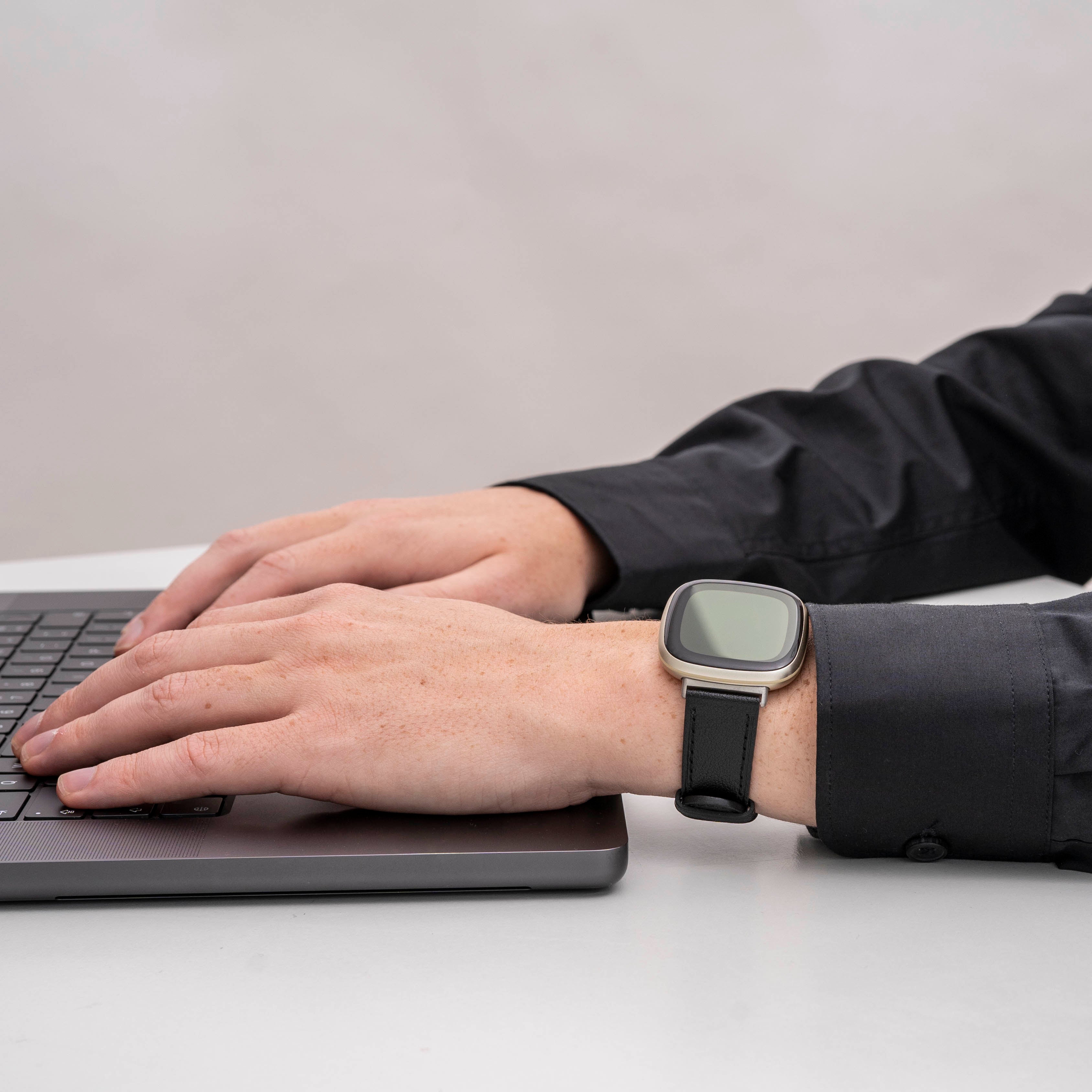 Fitbit Versa 3 Leather Strap (Smooth Black)