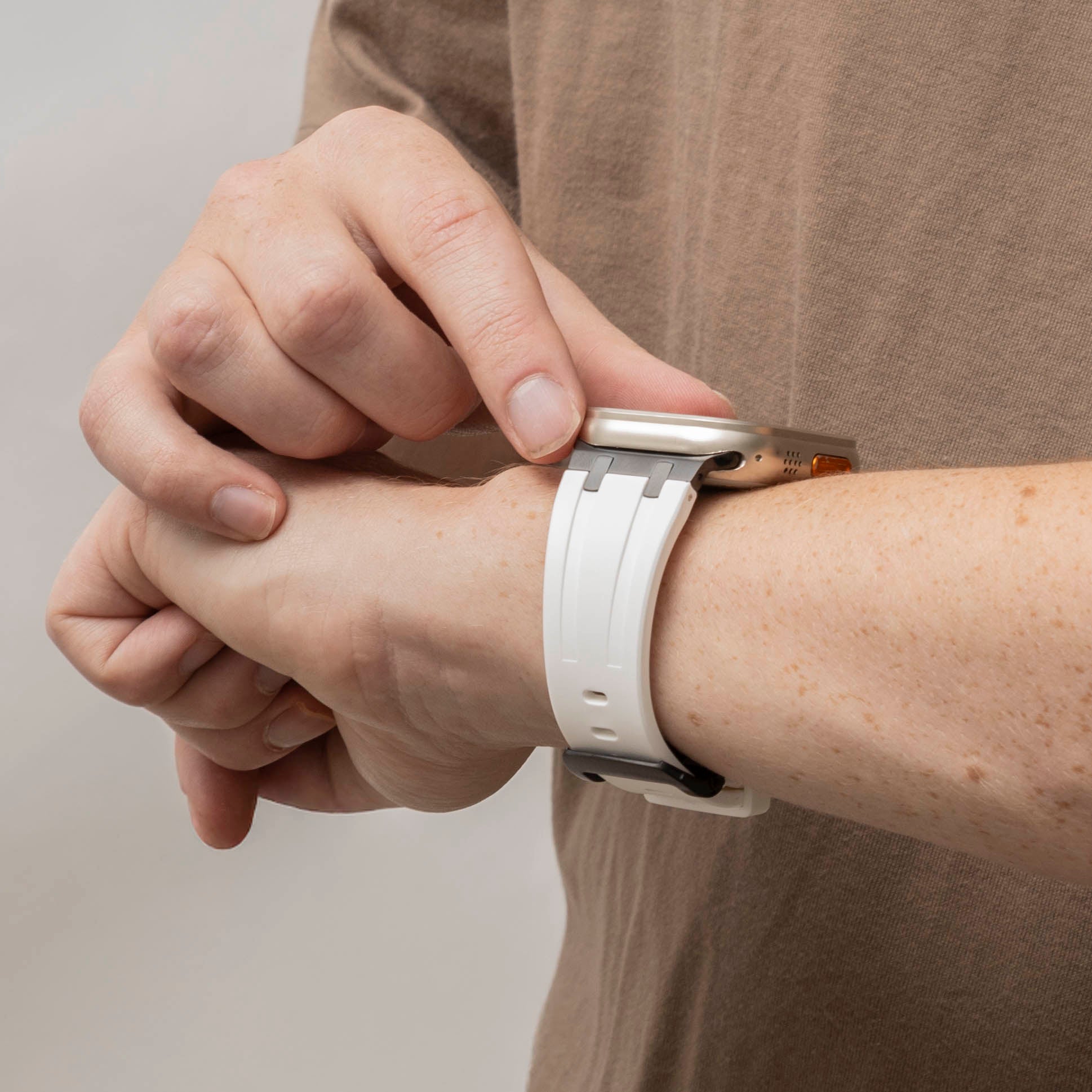 Bandz Correa silicona 'Luxe Liqiud' Apple Watch (blanco con negro)