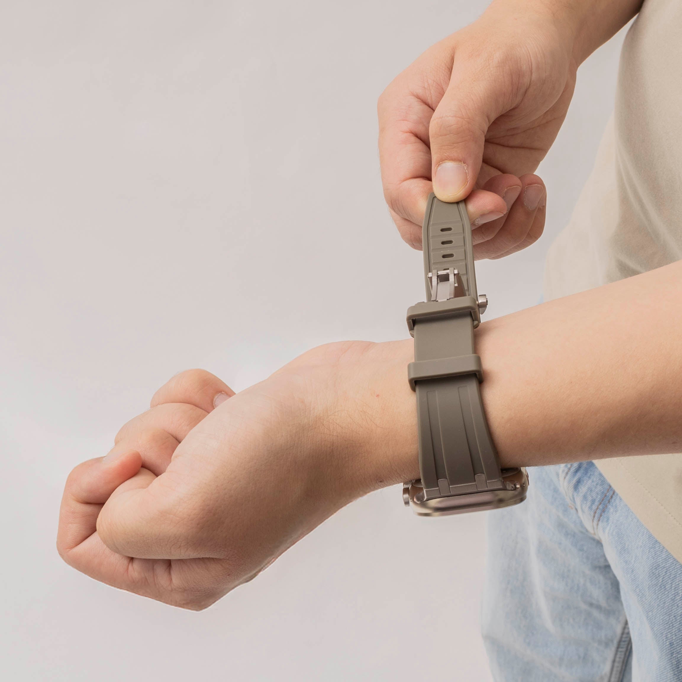 Bandz Correa silicona 'Luxe Liquid' Apple Watch (cafe/plateado)