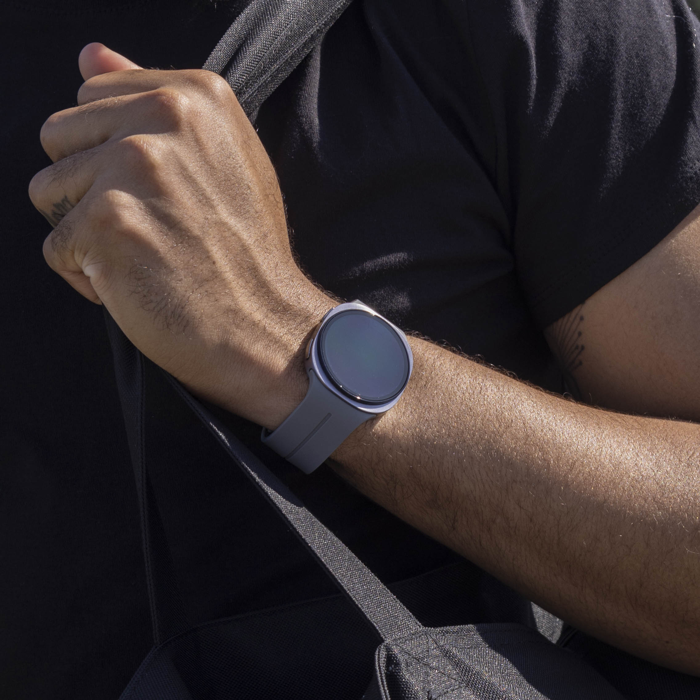 Correa silicona con hebilla Samsung Galaxy Watch 8 Classic (gris oscuro)