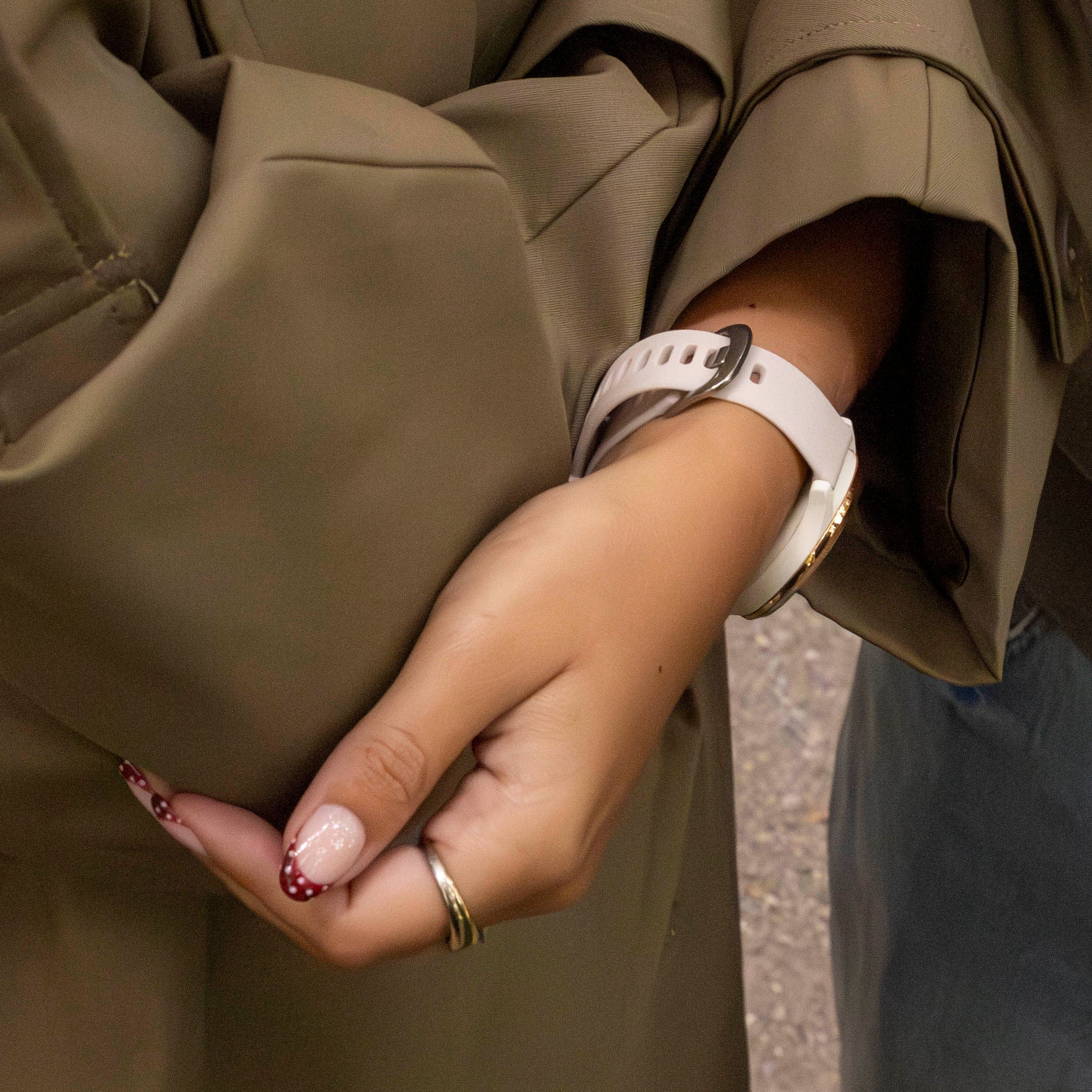 Garmin Forerunner 165 Silicone Classic Strap (Starlight)