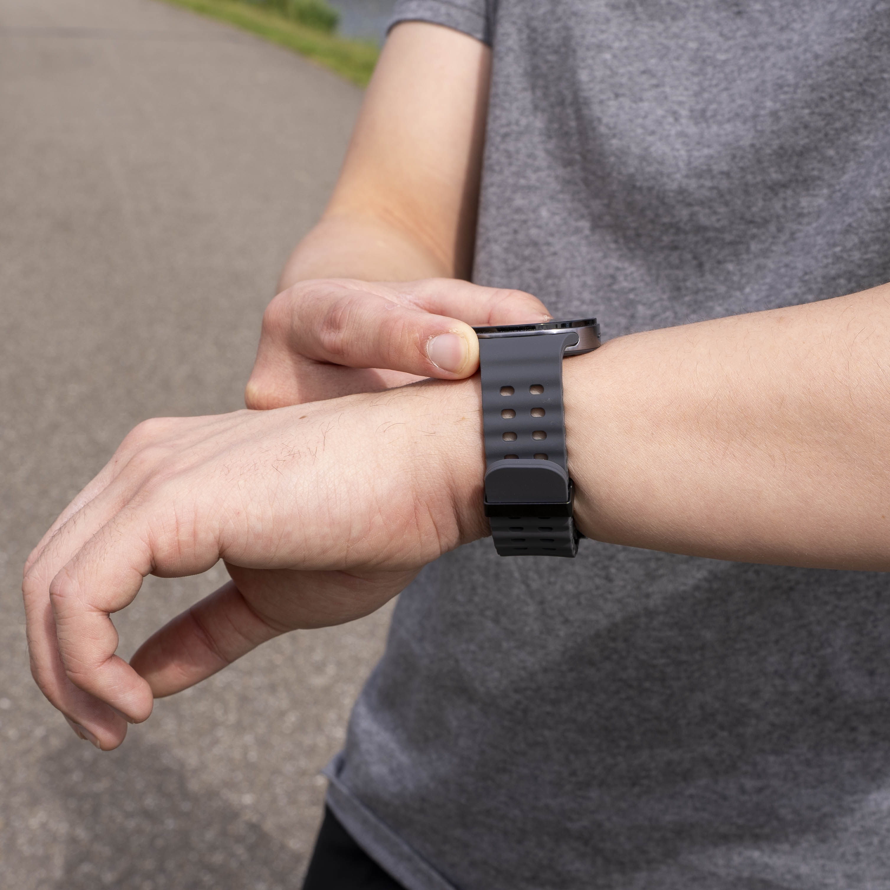 Correa Ocean Samsung Galaxy Watch 8 Classic (gris oscuro)