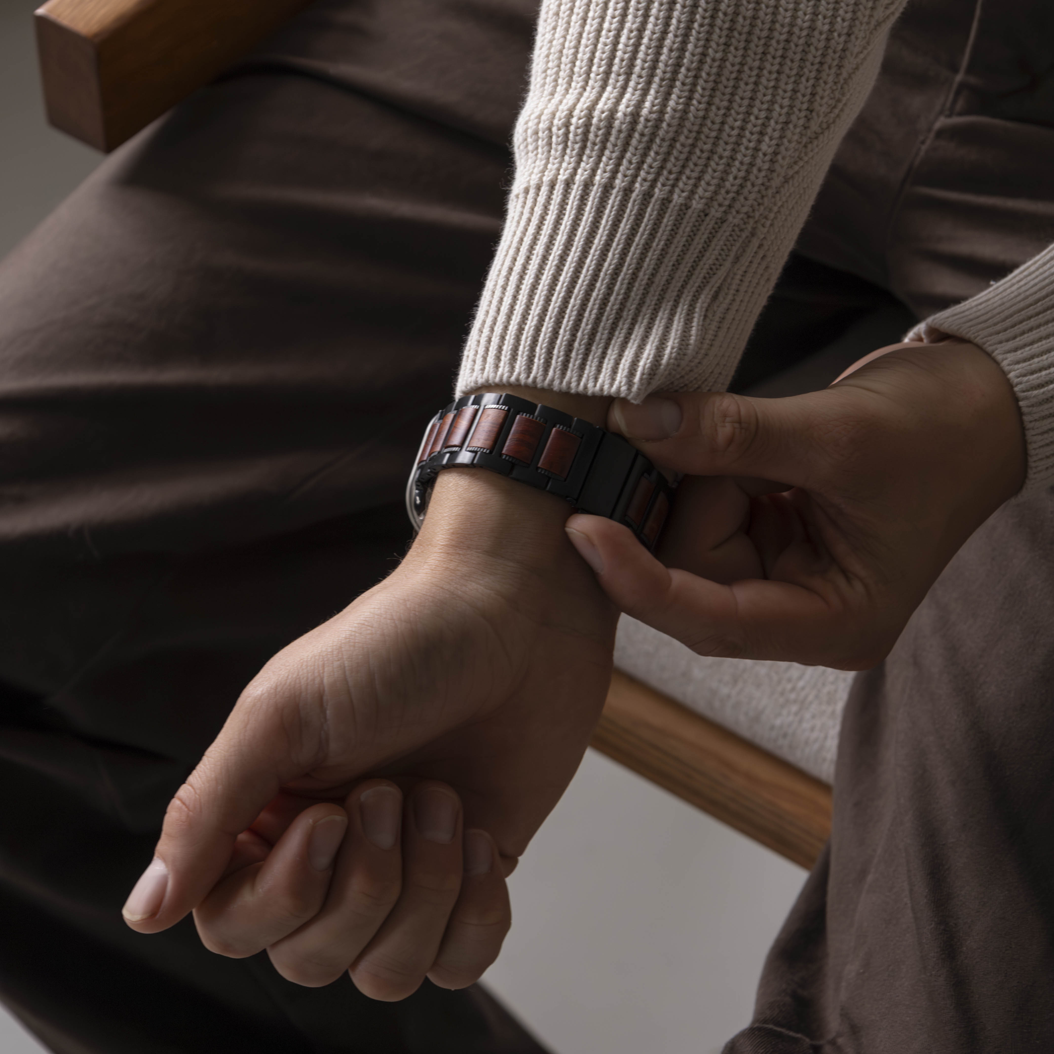 Correa acero/madera Apple Watch (negro/marrón)