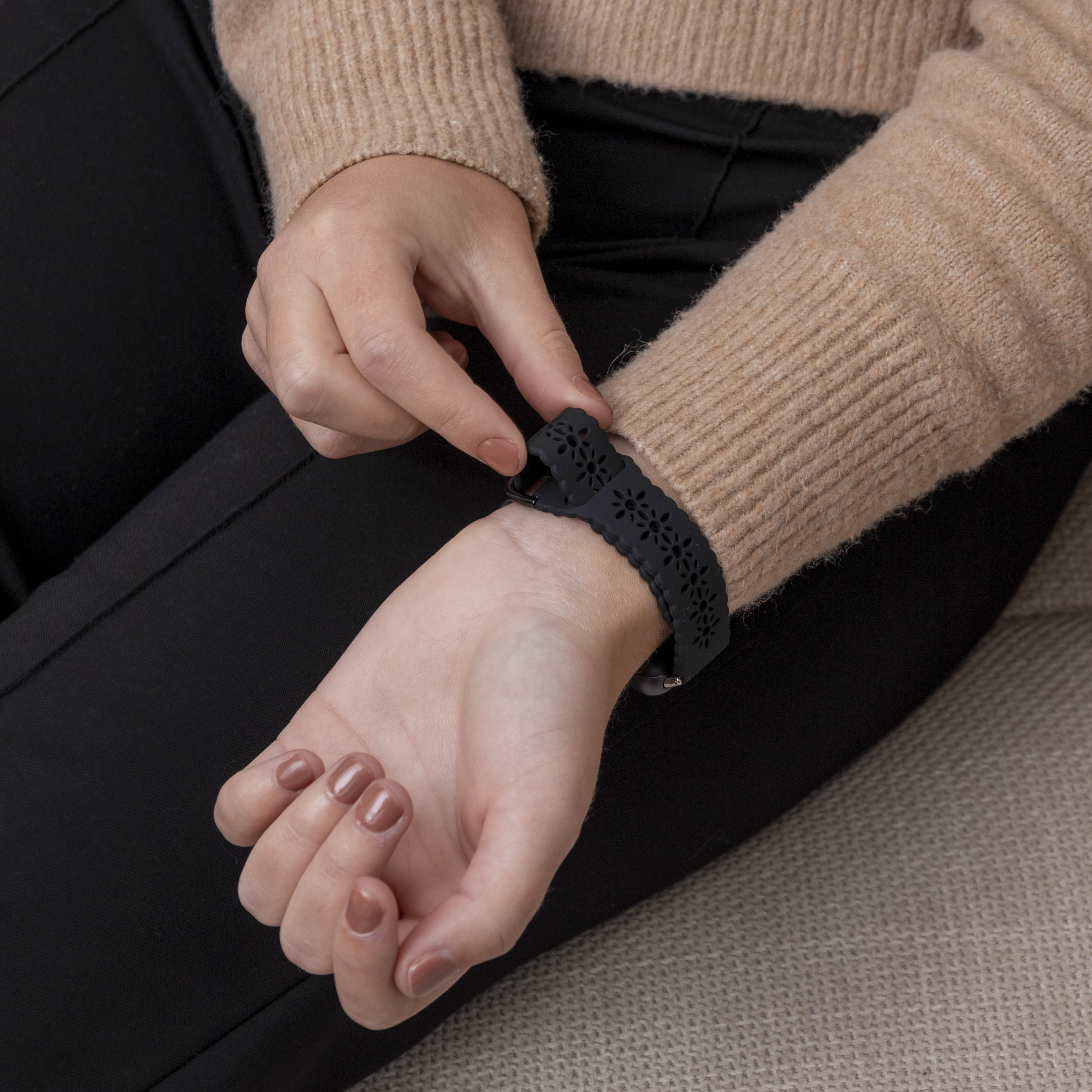 Samsung Galaxy Fit 3 Silicone Strap with Pattern (Black)