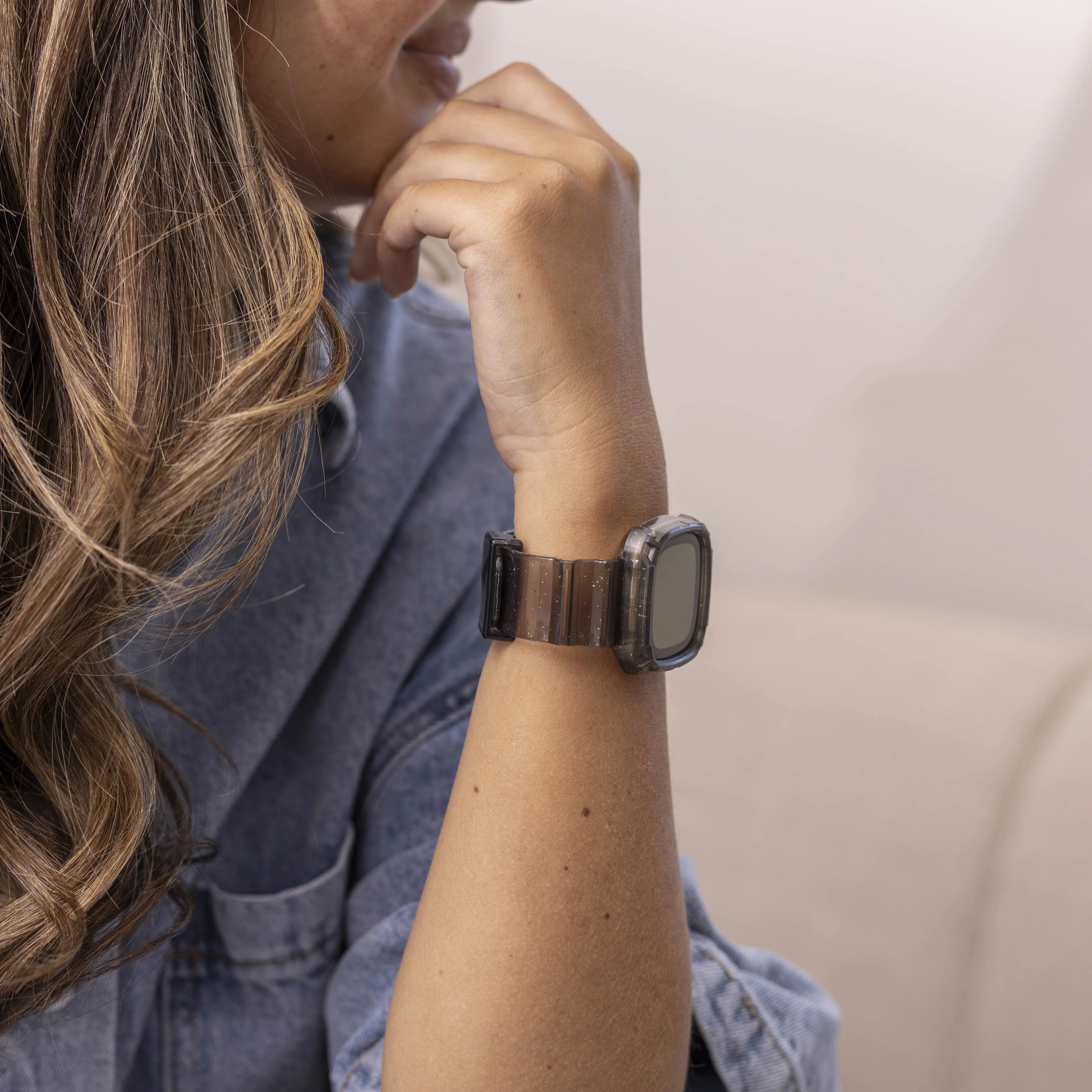 Correa TPU con marco de cristal Fitbit Sense (transparente-negro)