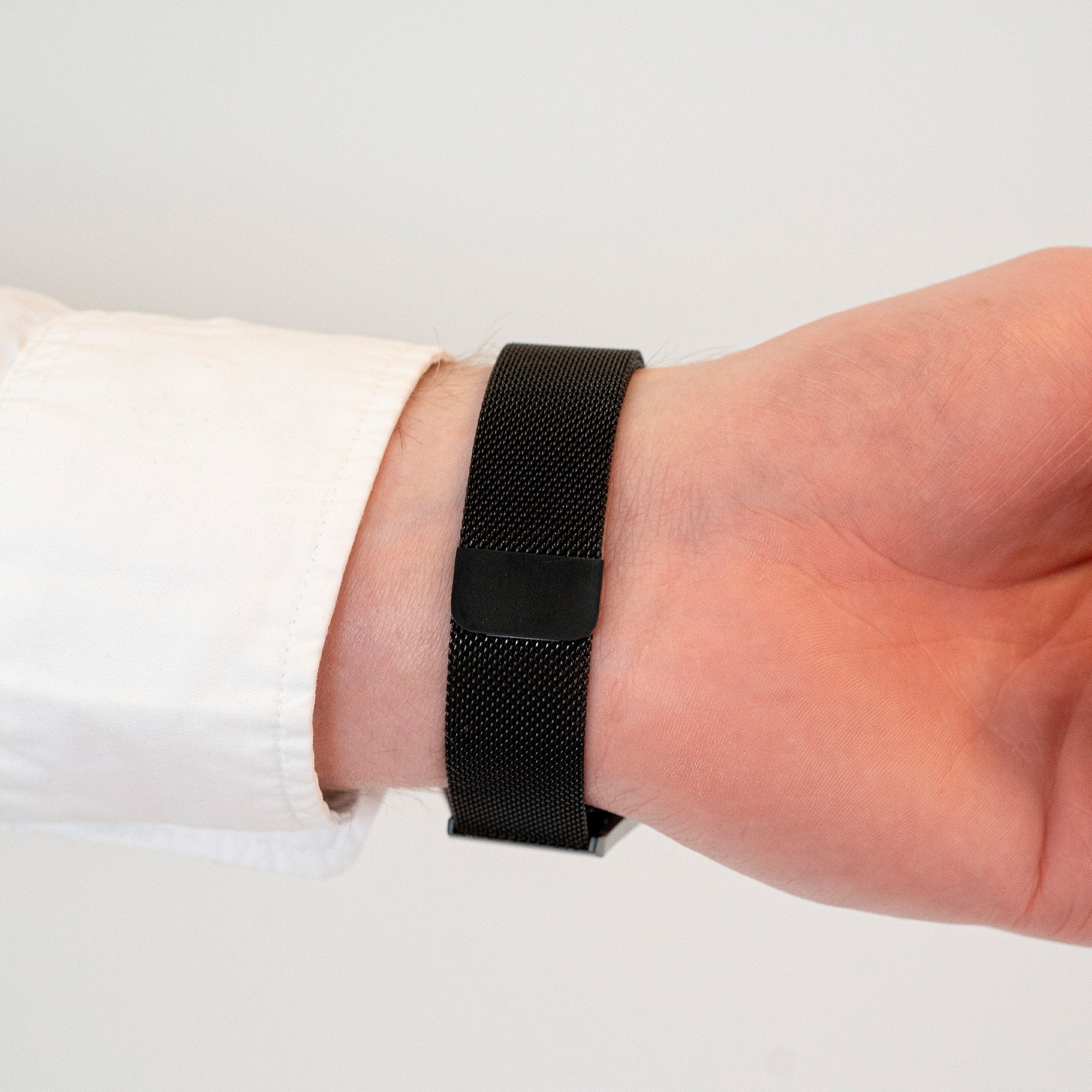 Milanese Strap 'One Push', black, lifestyle photo