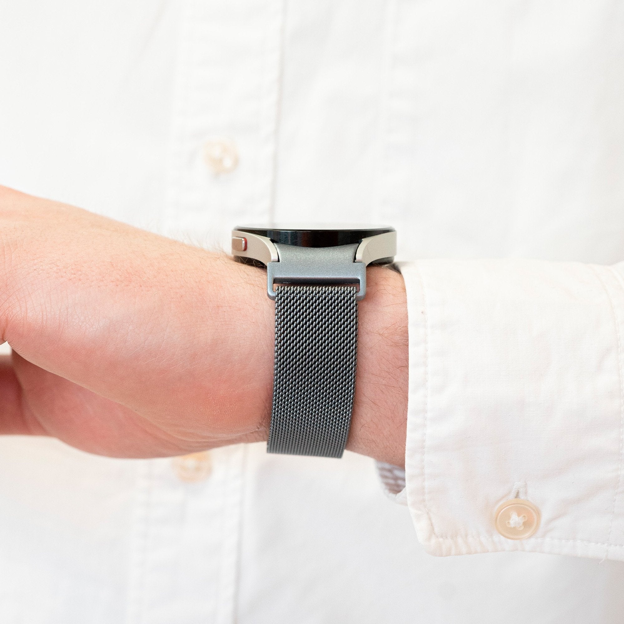 Milanese Strap 'One Push', space grey, lifestyle photo