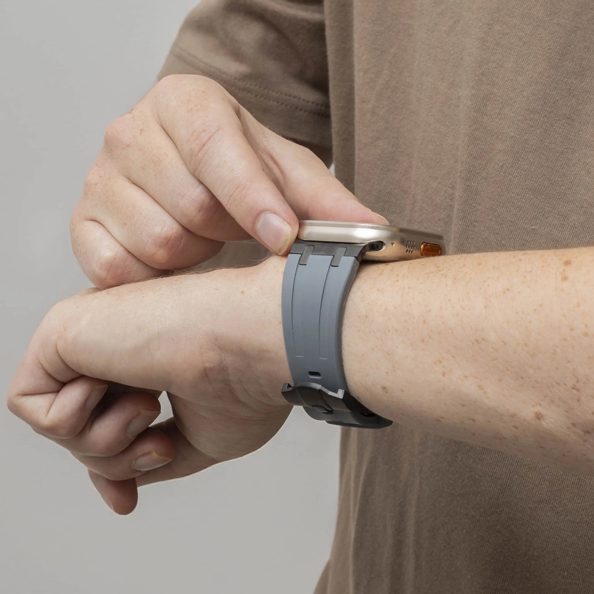 Correa silicona liquida de lujo Apple Watch (gris oscuro con negro)