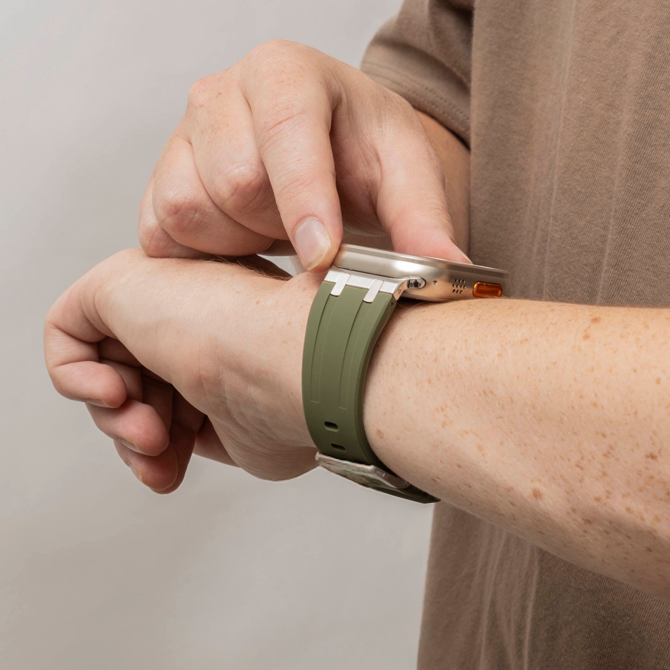 Bandz Correa silicona 'Luxe Liquid' Apple Watch Ultra (verde/titanio)