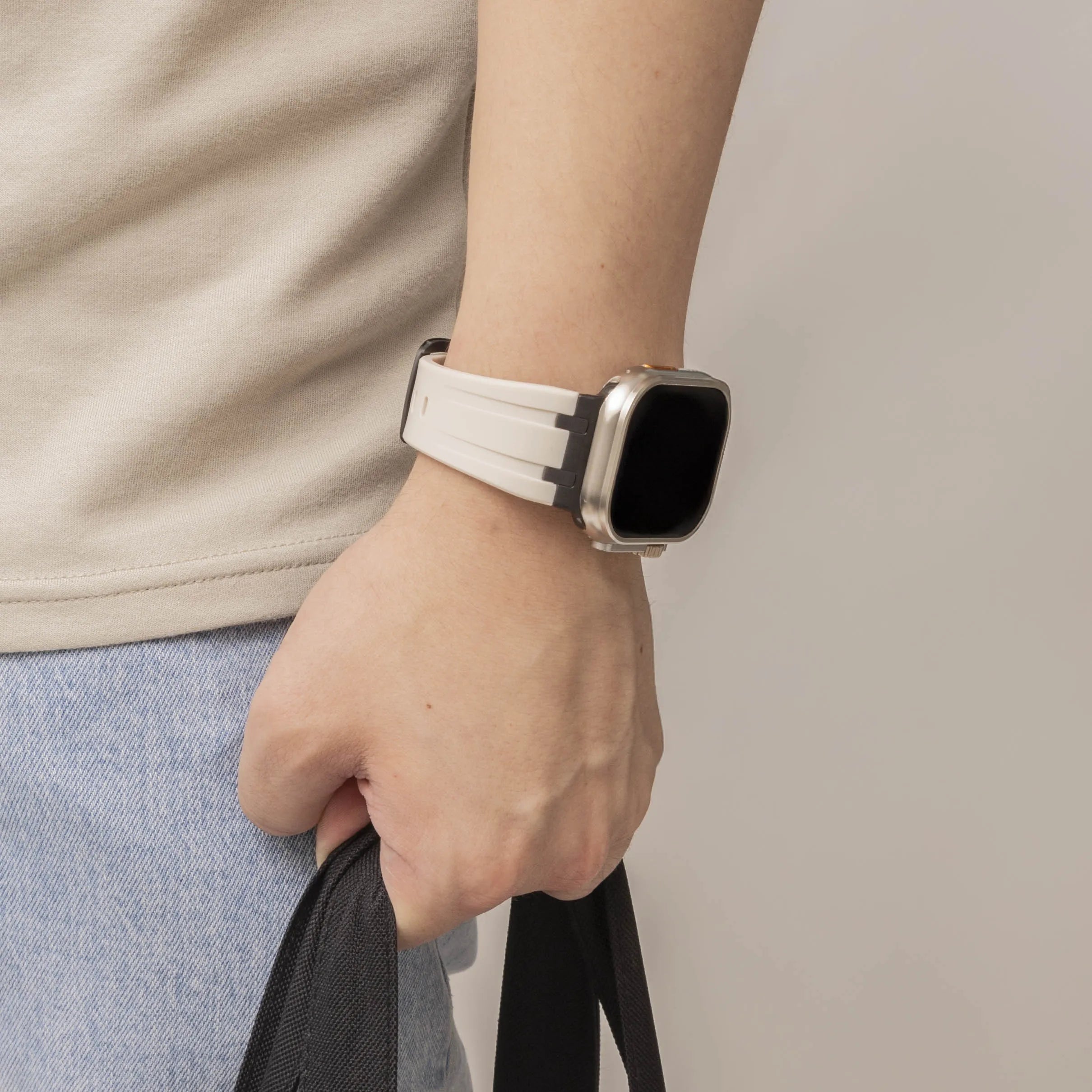 Bandz Correa silicona 'Luxe Liquid' Apple Watch (beige/negro)