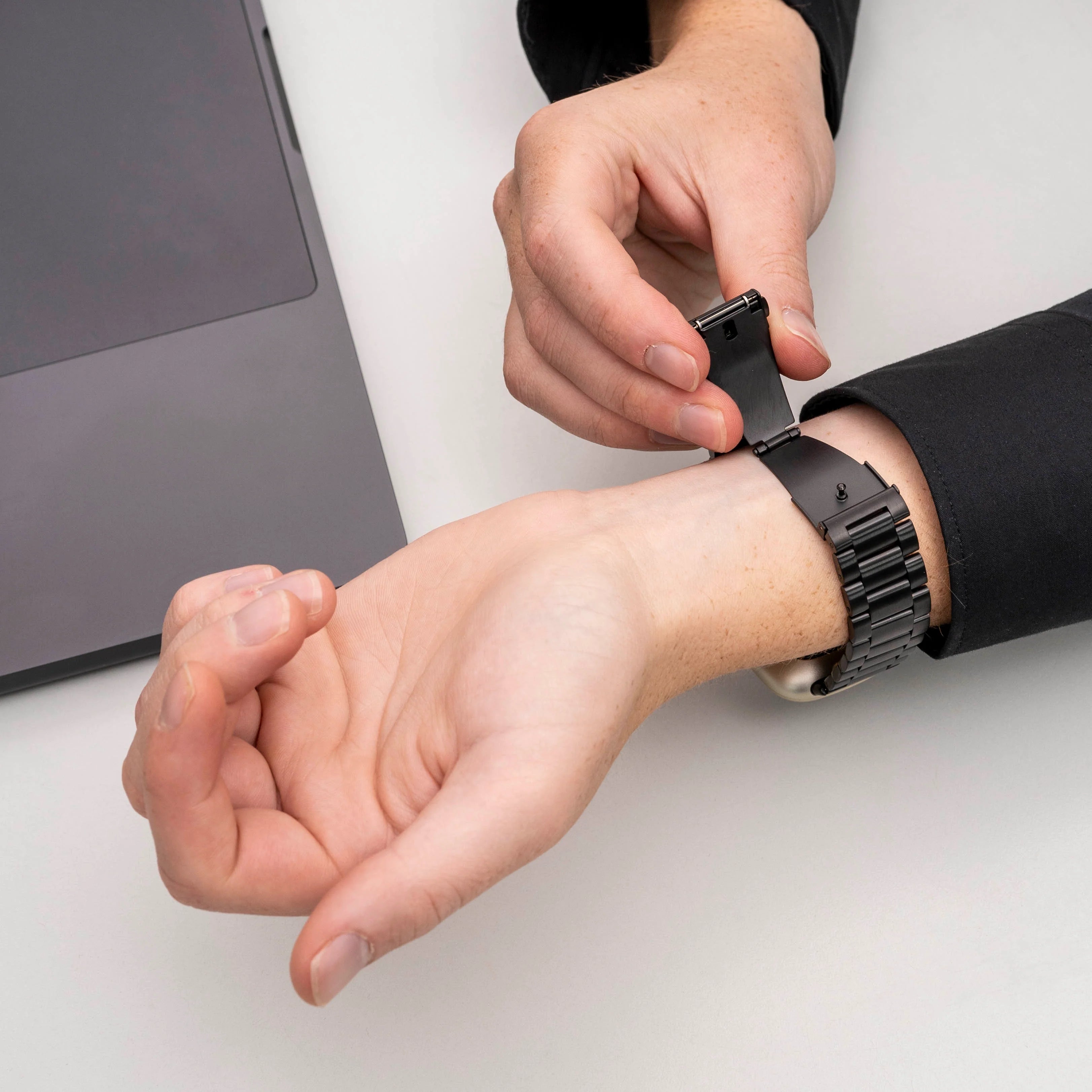 Correa acero Fitbit Versa 4 (negra)