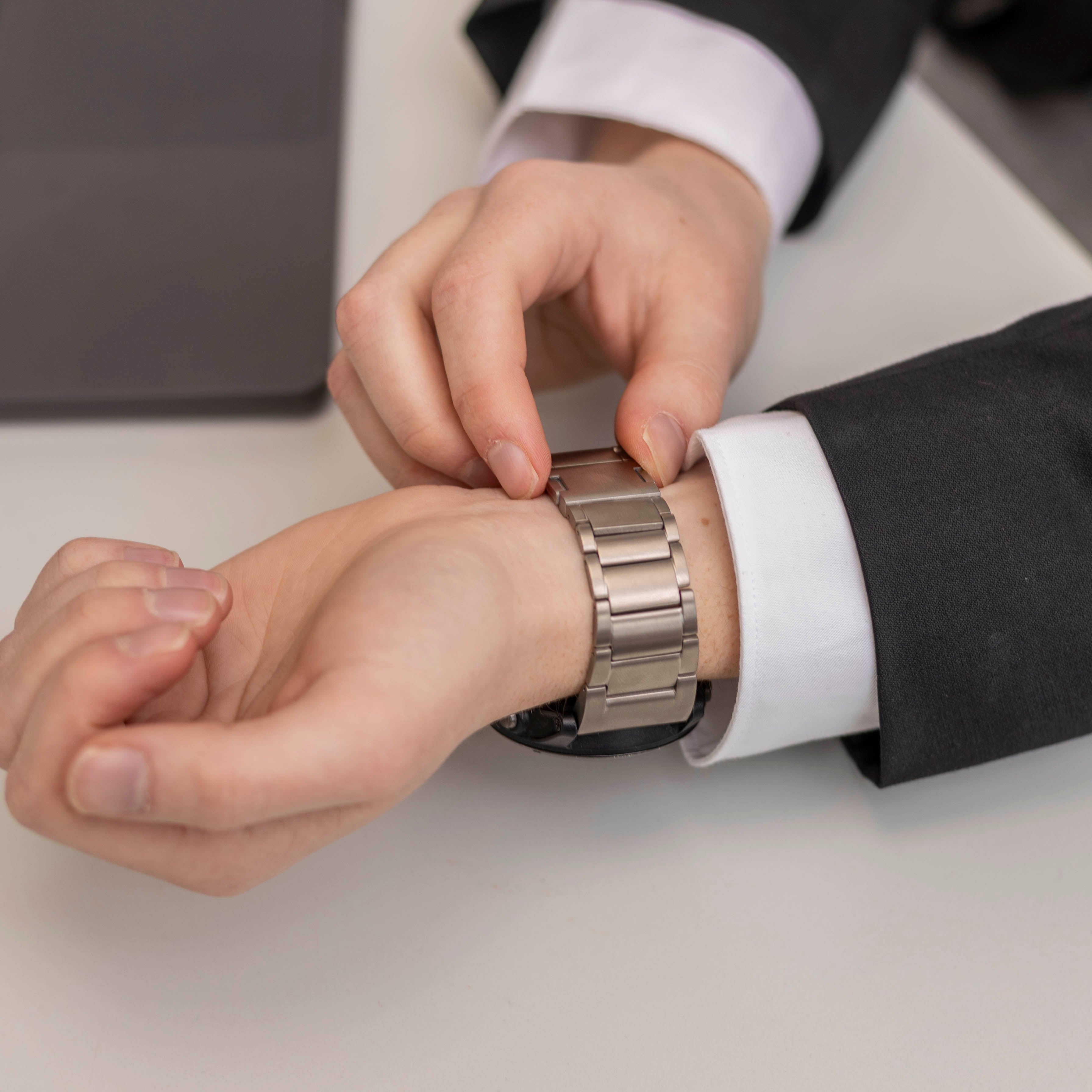 Garmin Fenix 3 Magnetic Titanium Strap (Silver)