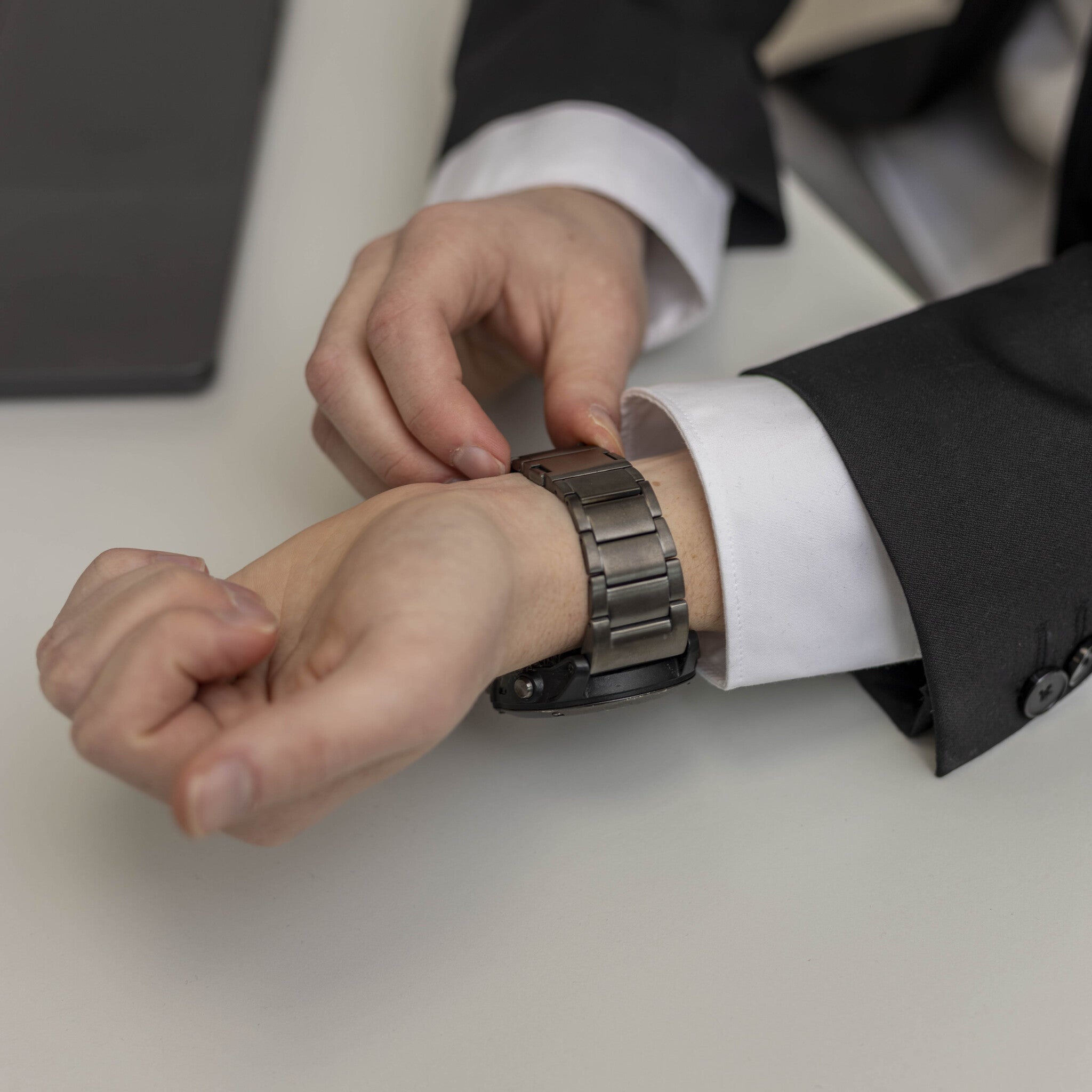 Correa magnética Premium Garmin Quatix 8 - 47mm (grafito)