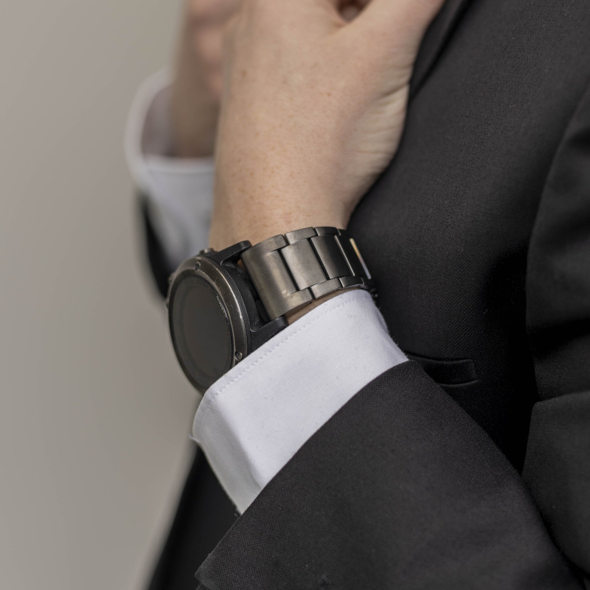 Correa titanio magnética Garmin Forerunner 970 (grafito)