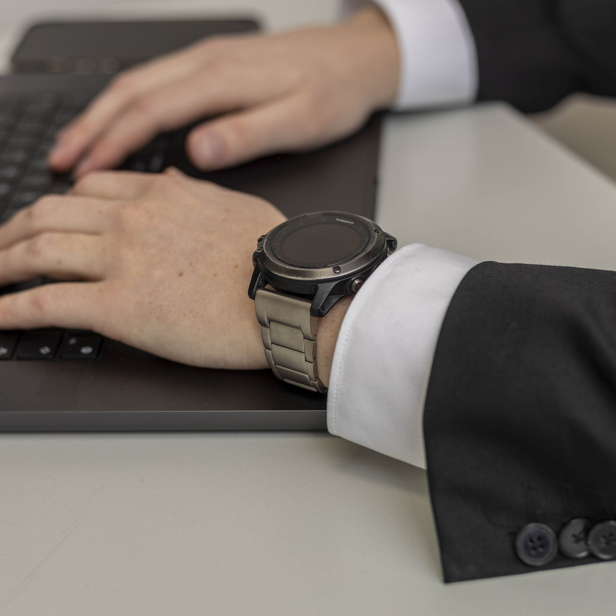 Garmin Descent MK2(i) Magnetic Titanium Strap (Titanium)