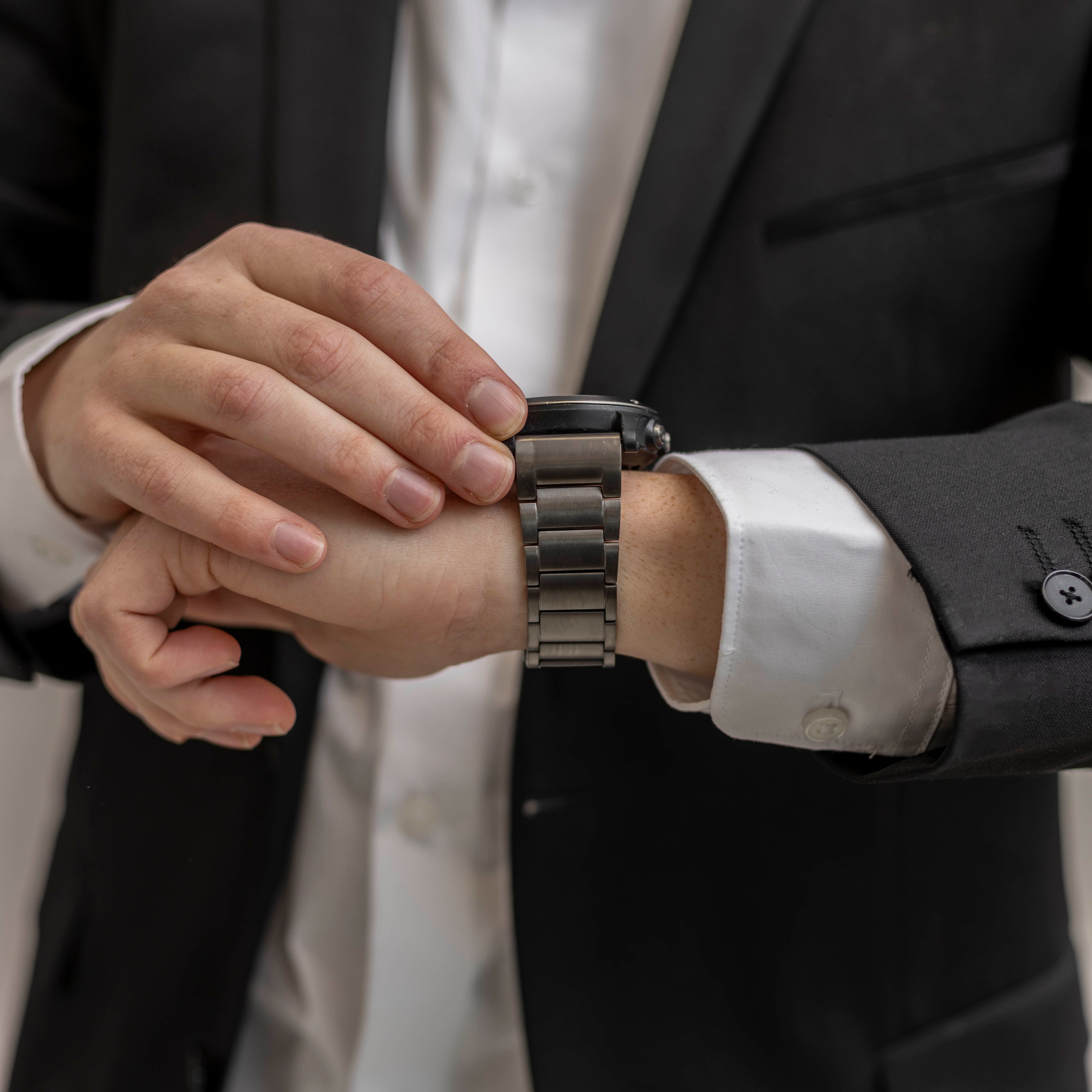 Correa magnética de titanio Garmin Quatix 3 / 6x / 7x Solar (grafito)