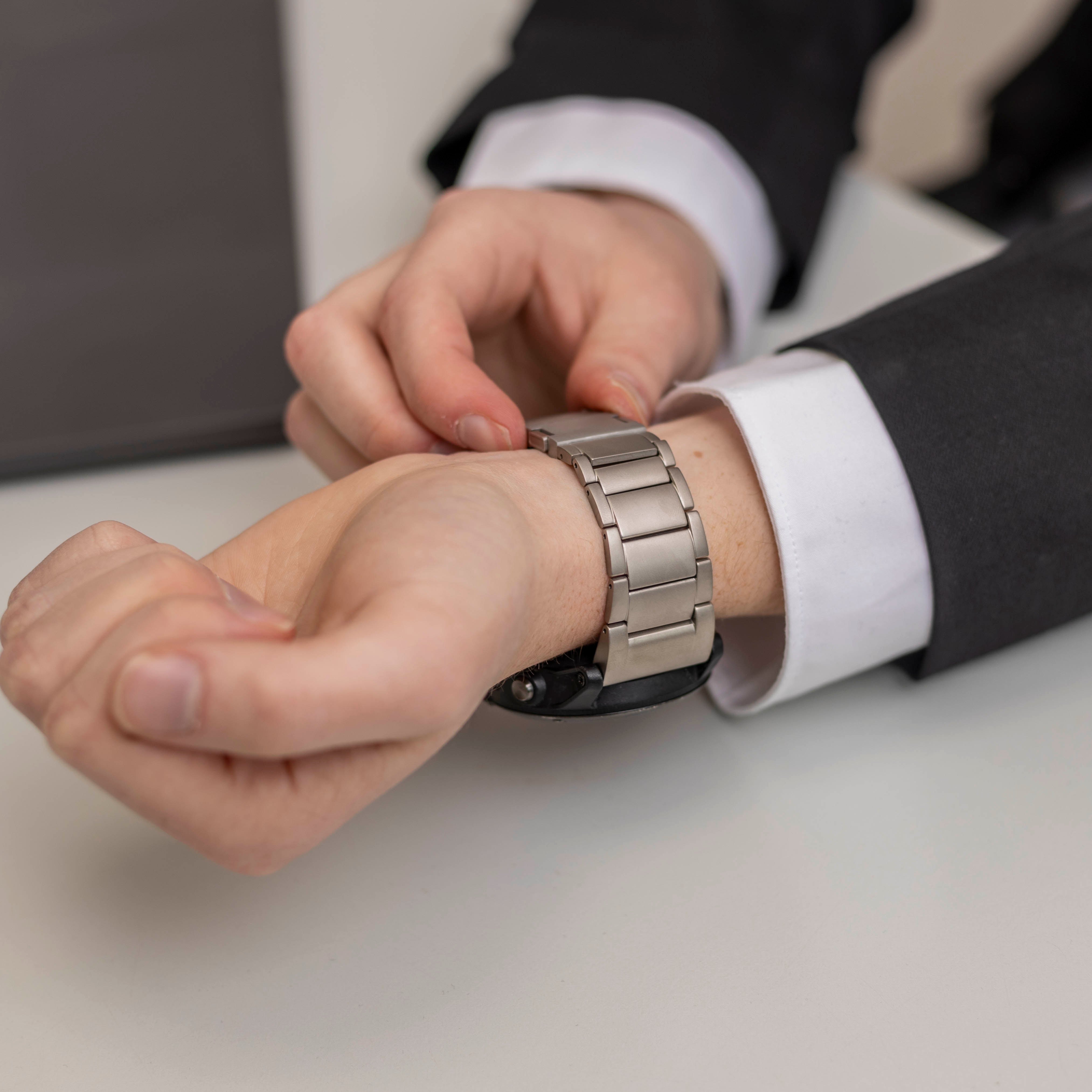 Correa magnética de titanio Garmin Fenix 8 - 51mm (titanio)