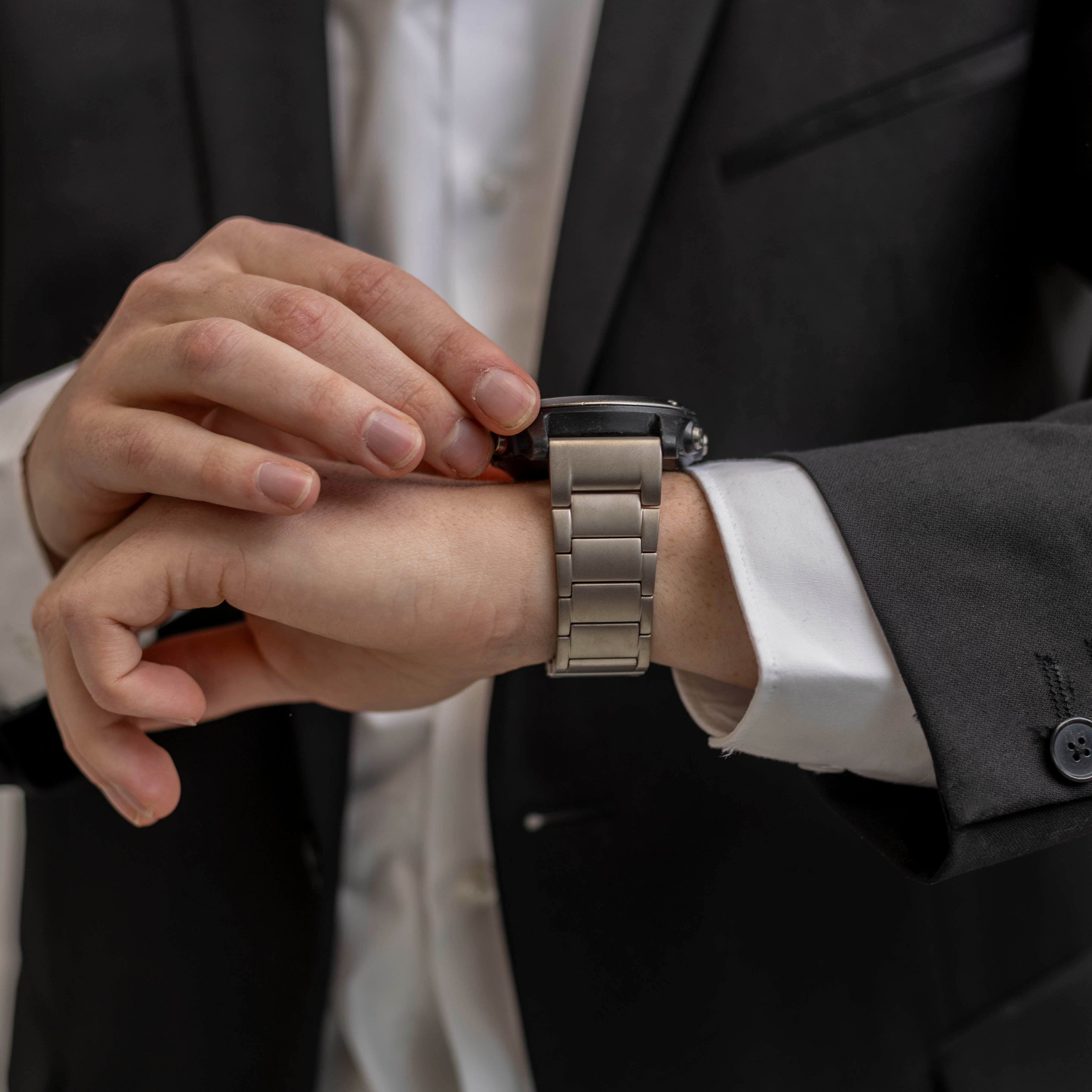 Garmin Quatix 3 / 6x / 7x Solar Magnetic Titanium Strap (Titanium)