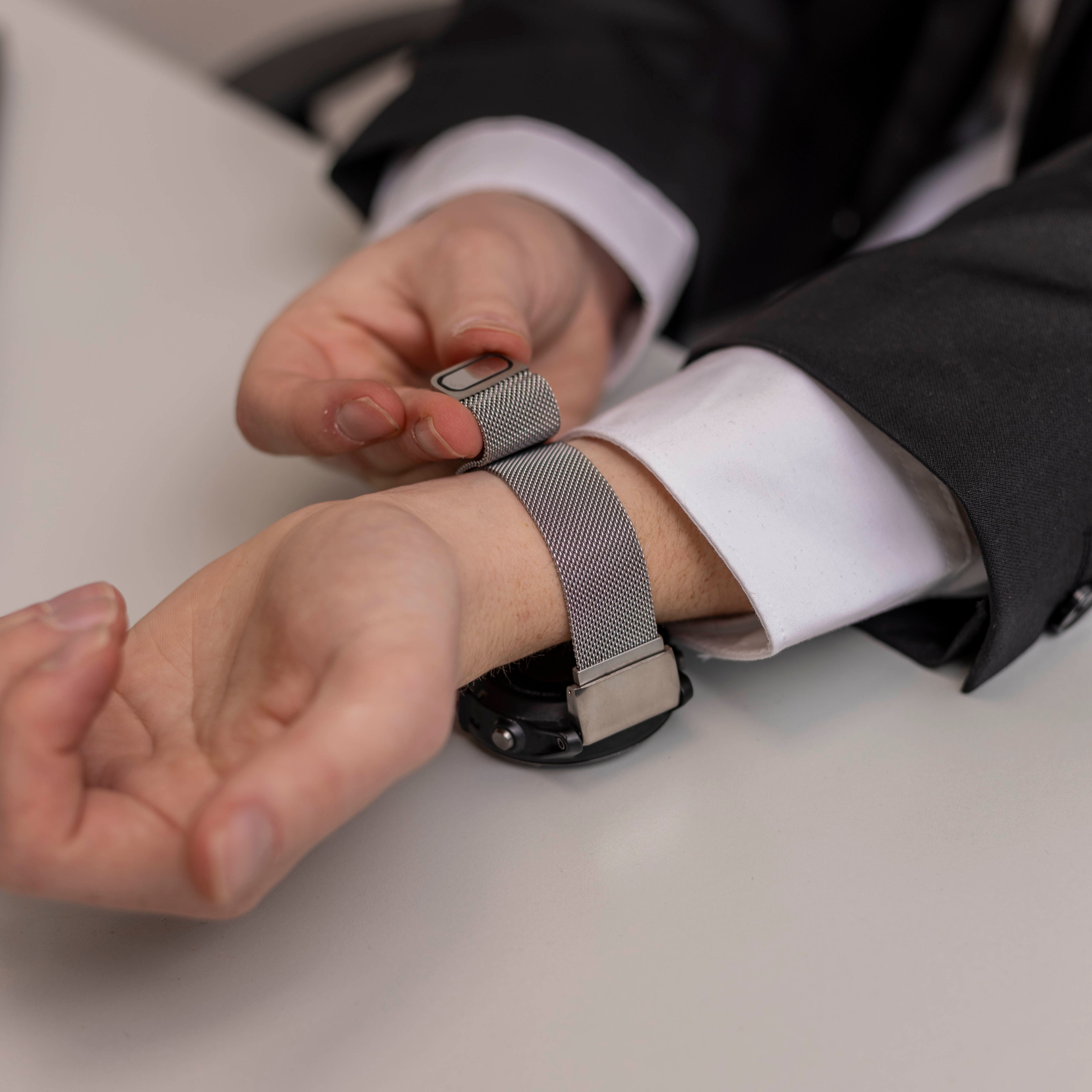 Correa milanese Garmin Fenix 8 - 51mm (plata)