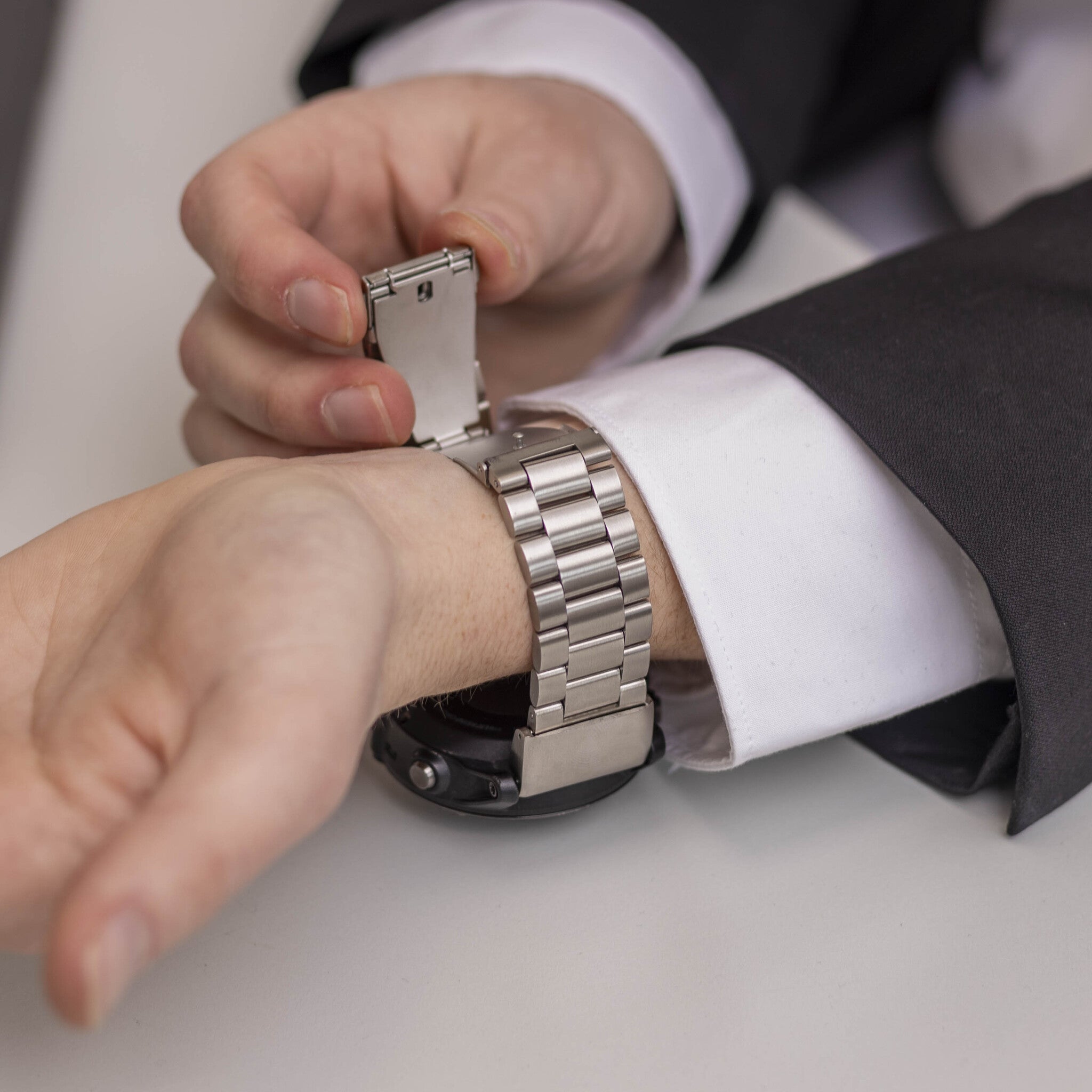 Garmin Epix Pro (Gen 2) 47mm Steel Strap (Silver)