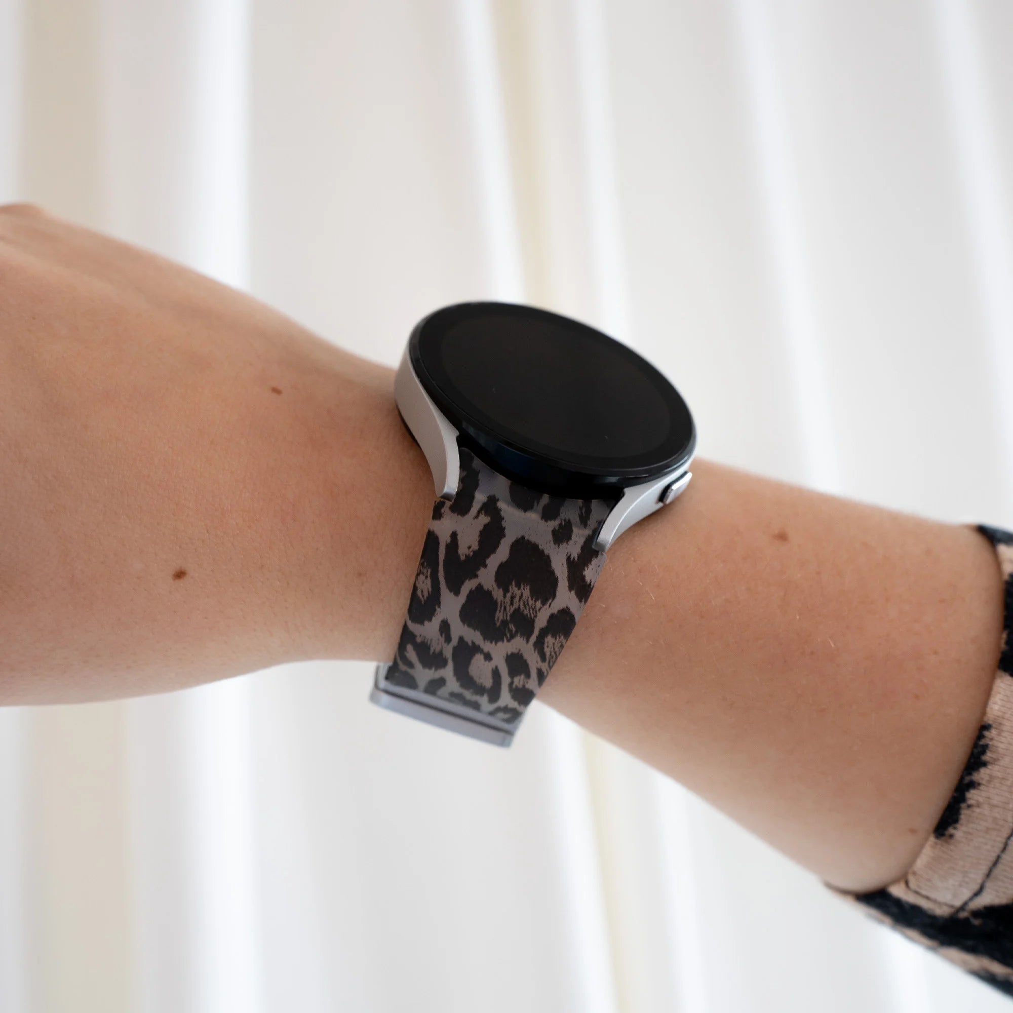 Correa brillan en la oscuridad D-Buckle Samsung Galaxy Watch 4 Classic 42mm leopardo