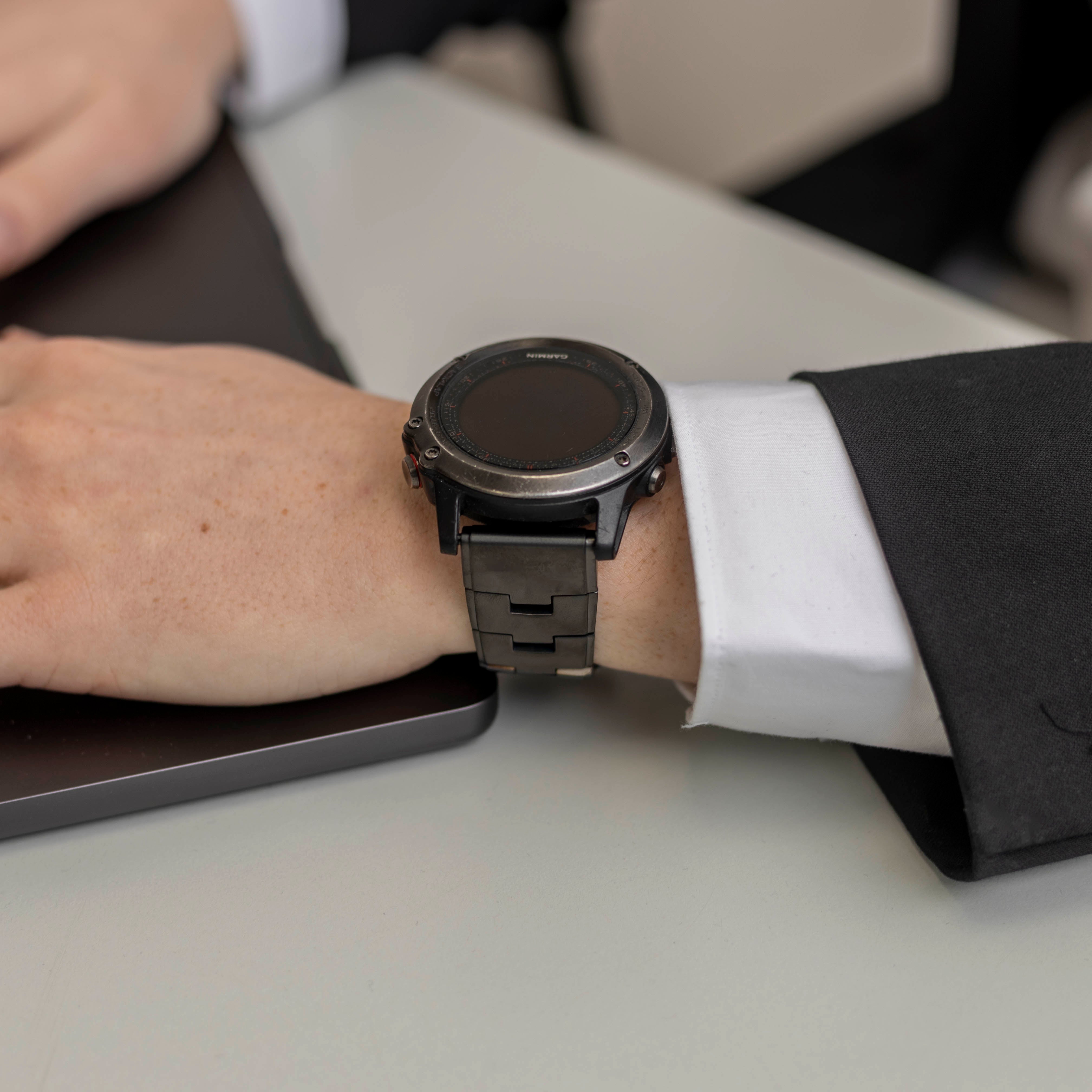 Correa titanio Garmin Quatix 3 / 6x / 7x Solar (grafito)