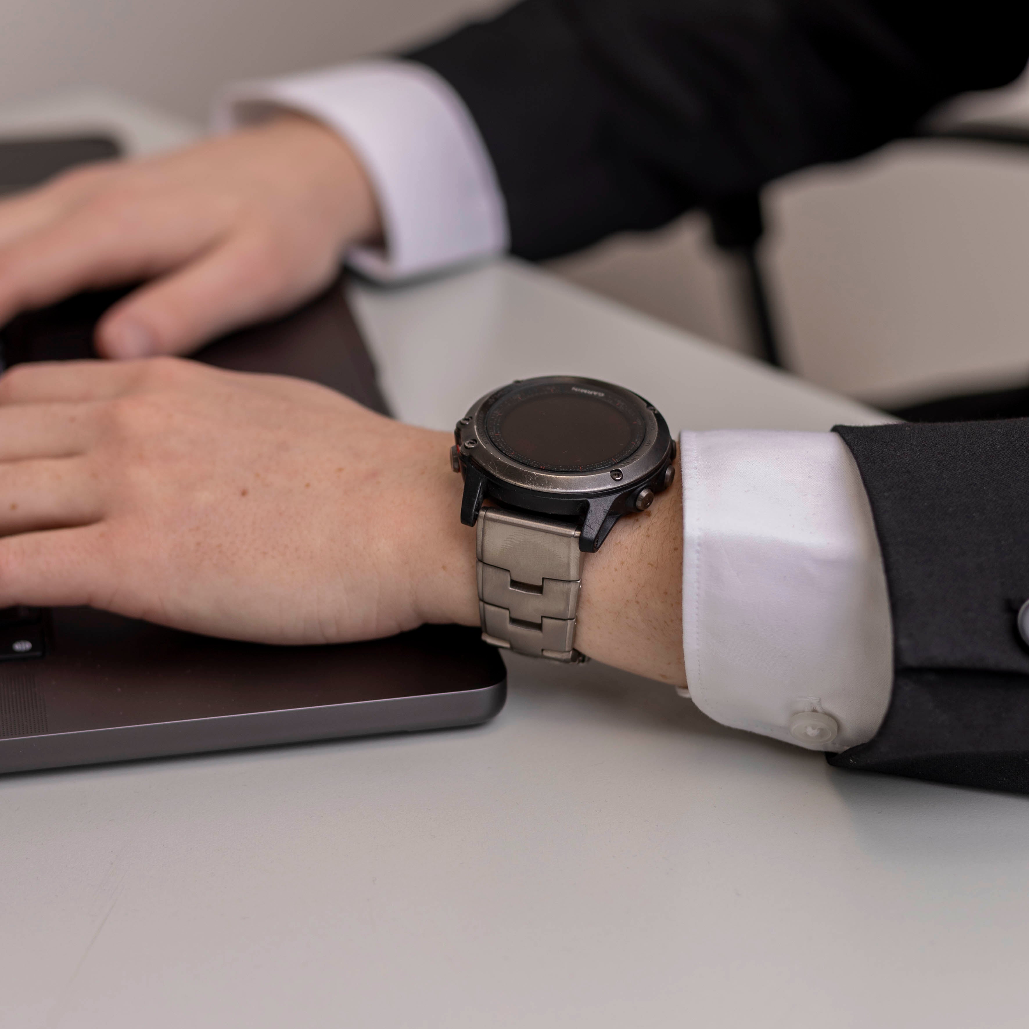 Garmin Fenix 7x correa titanio (plata)