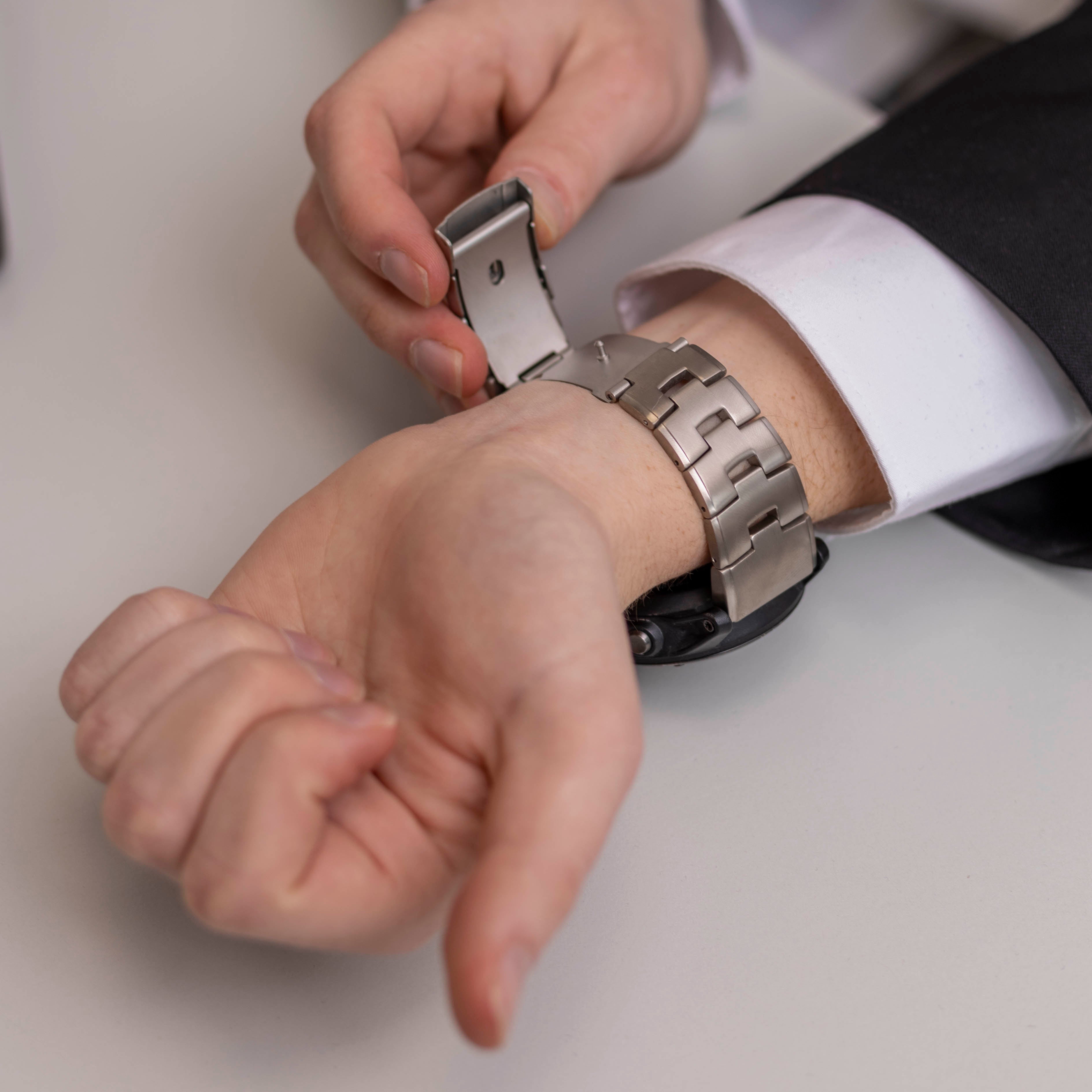 Garmin Fenix 7x correa titanio (plata)