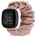 Correa scrunchie Fitbit Versa 3 (beige oscuro con perlas)
