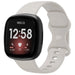 Correa silicona clásica Fitbit Versa 4 (blanquecino)