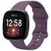 Correa silicona clásica Fitbit Versa 4 (morado oscuro)
