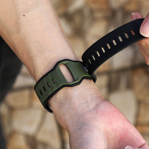 Correa de silicona premium outdoor Apple Watch (verde militar/negra)