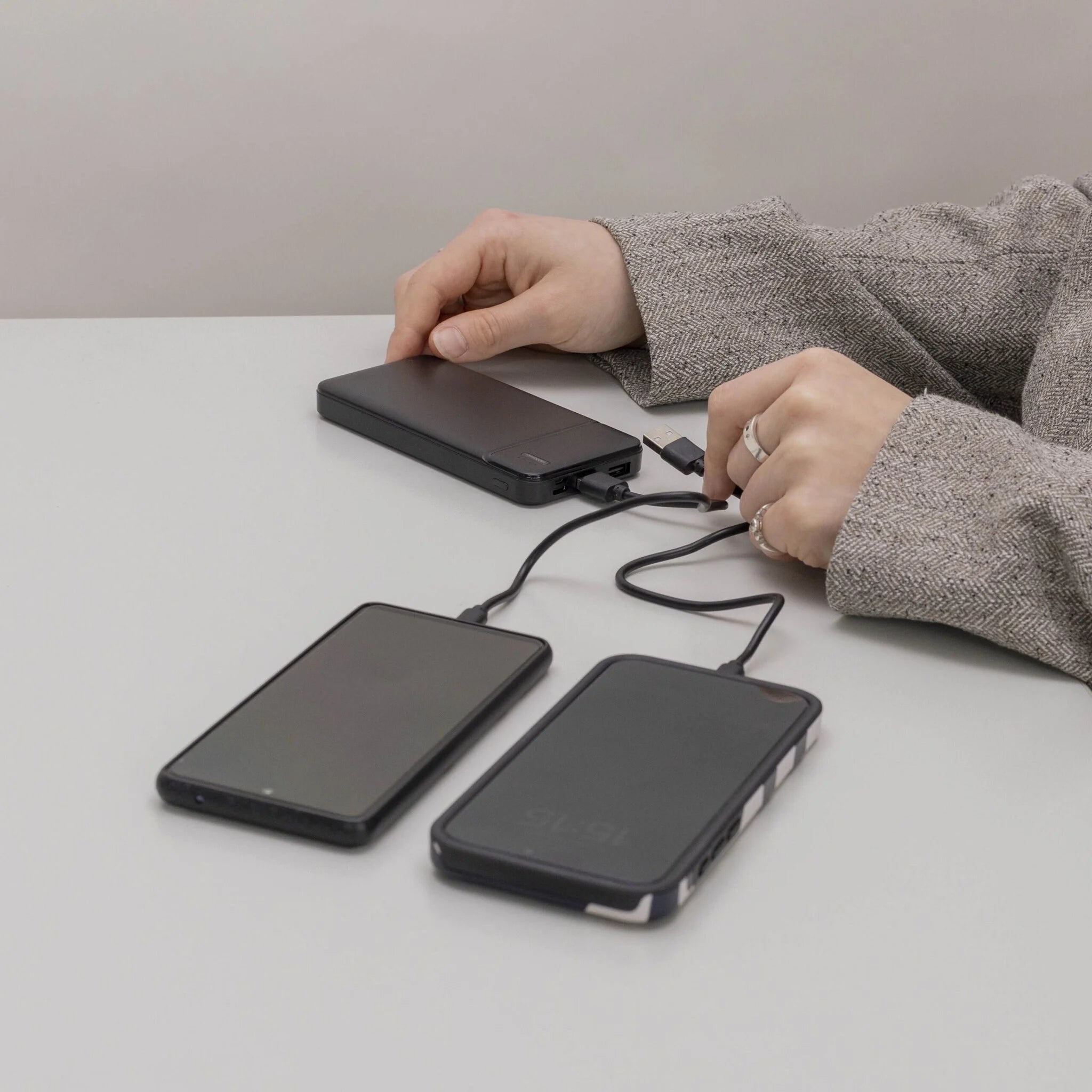 Coverzs Batería Externa Ultrafina de 10,000 mAh (negra)