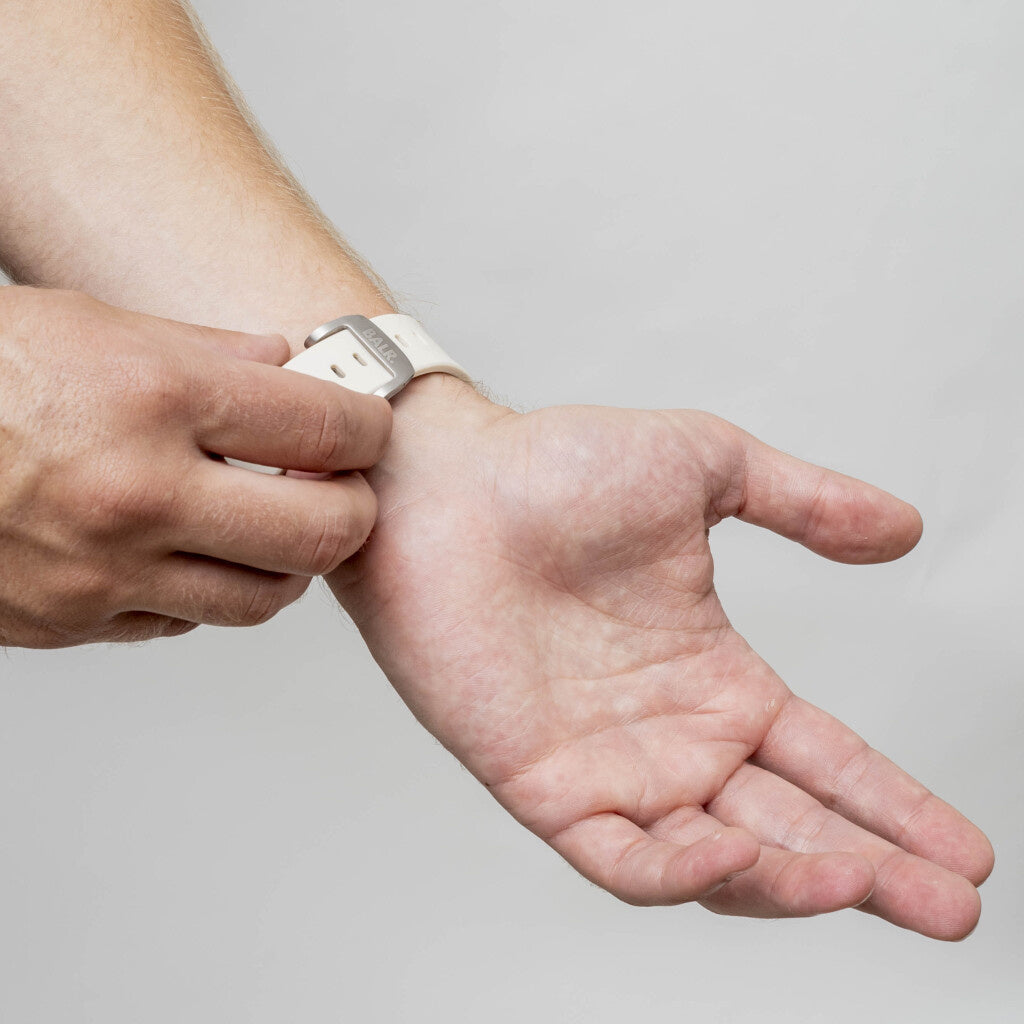 BALR. Correa de silicona Apple Watch Ultra Liquid (beige/titanio)